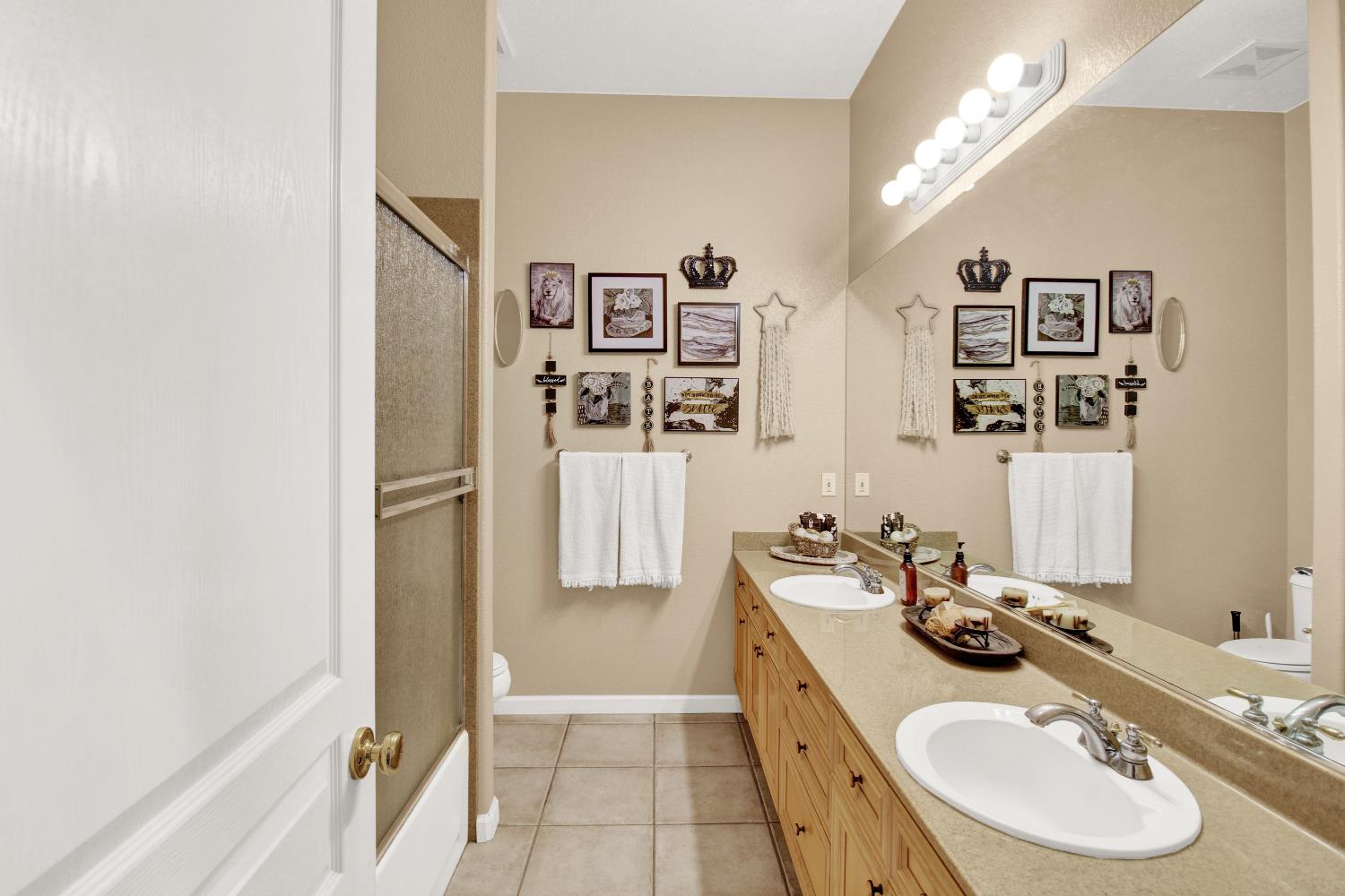 4001 Cortona Dr, Modesto, CA 95356