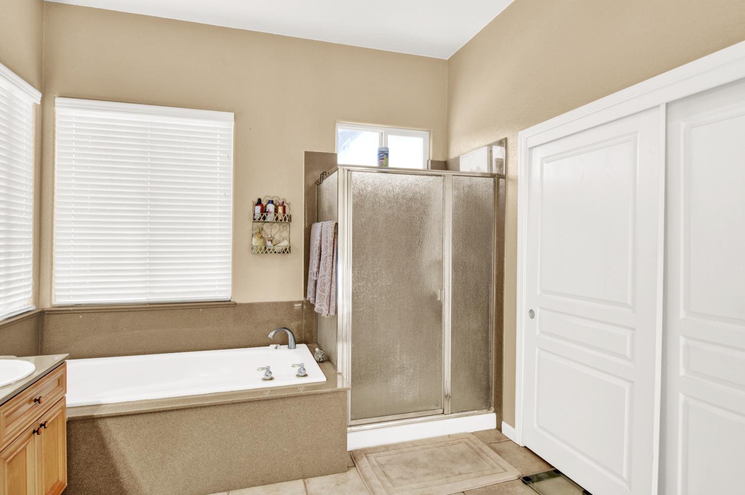 4001 Cortona Dr, Modesto, CA 95356