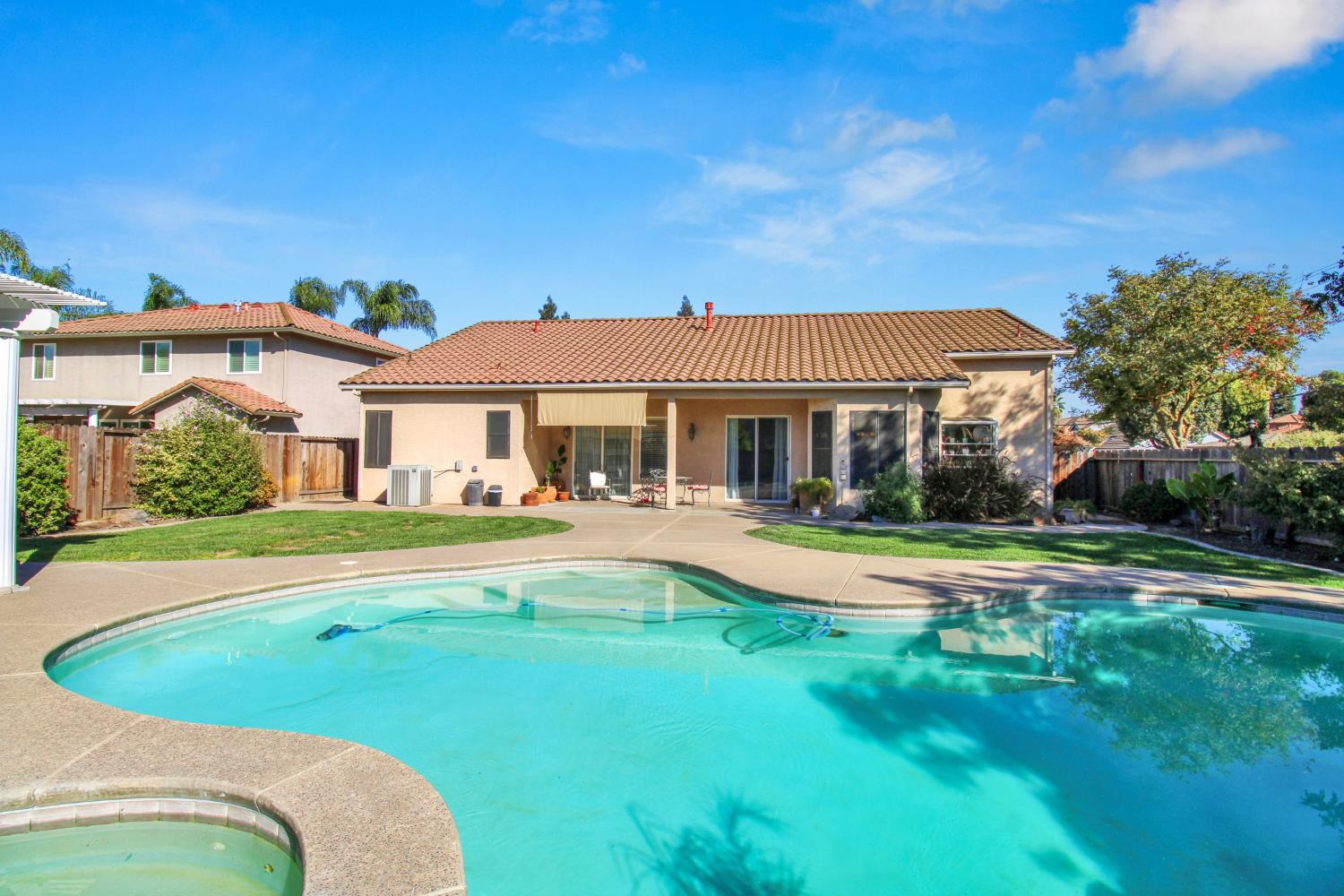 4001 Cortona Dr, Modesto, CA 95356