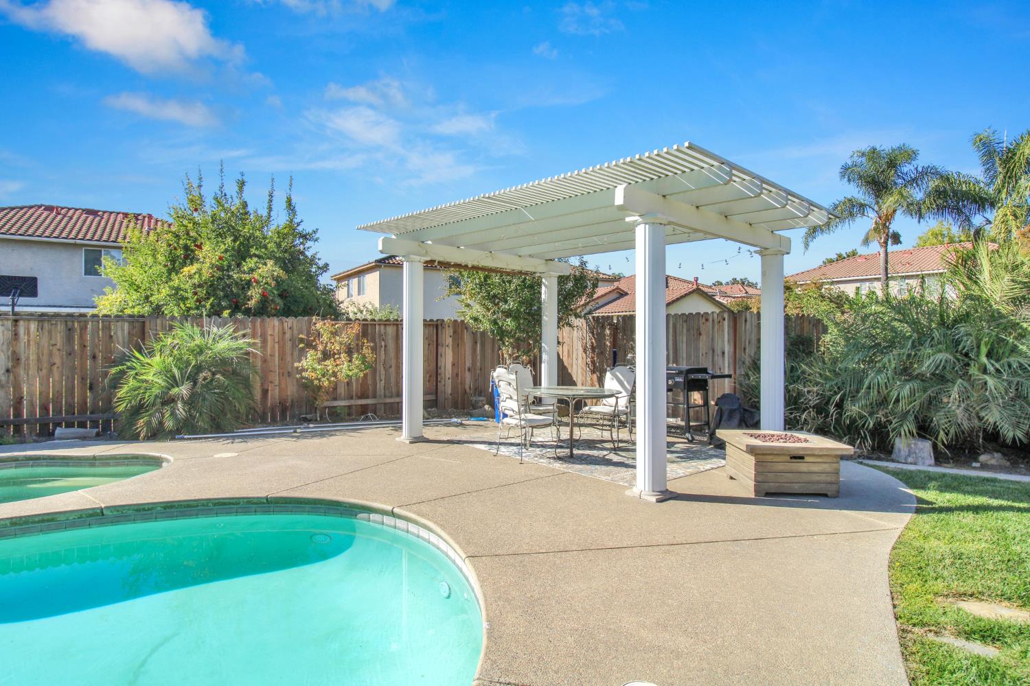4001 Cortona Dr, Modesto, CA 95356