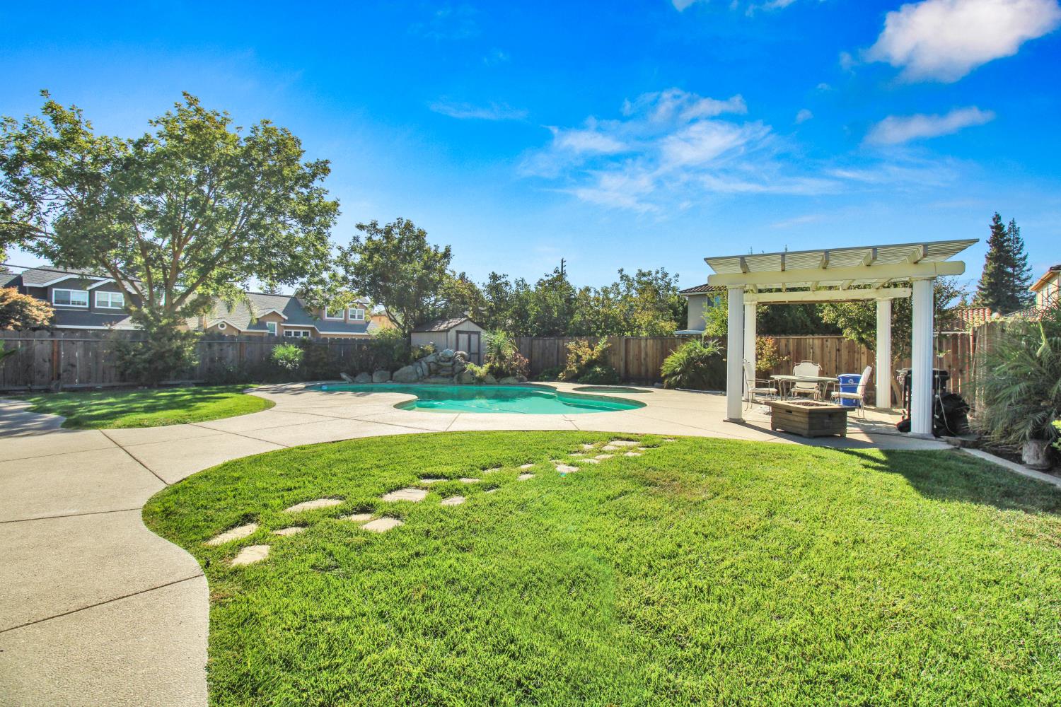 4001 Cortona Dr, Modesto, CA 95356