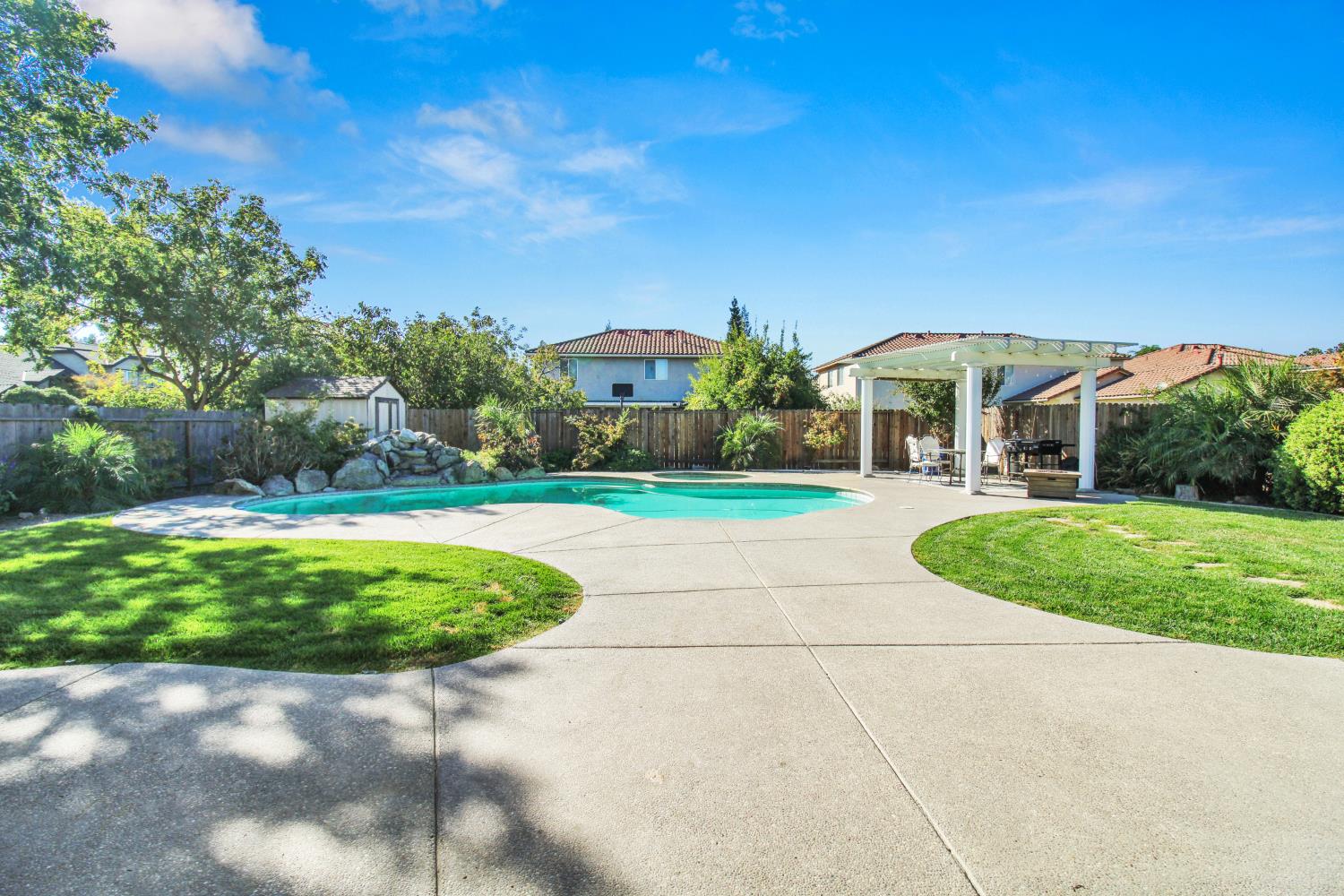 4001 Cortona Dr, Modesto, CA 95356
