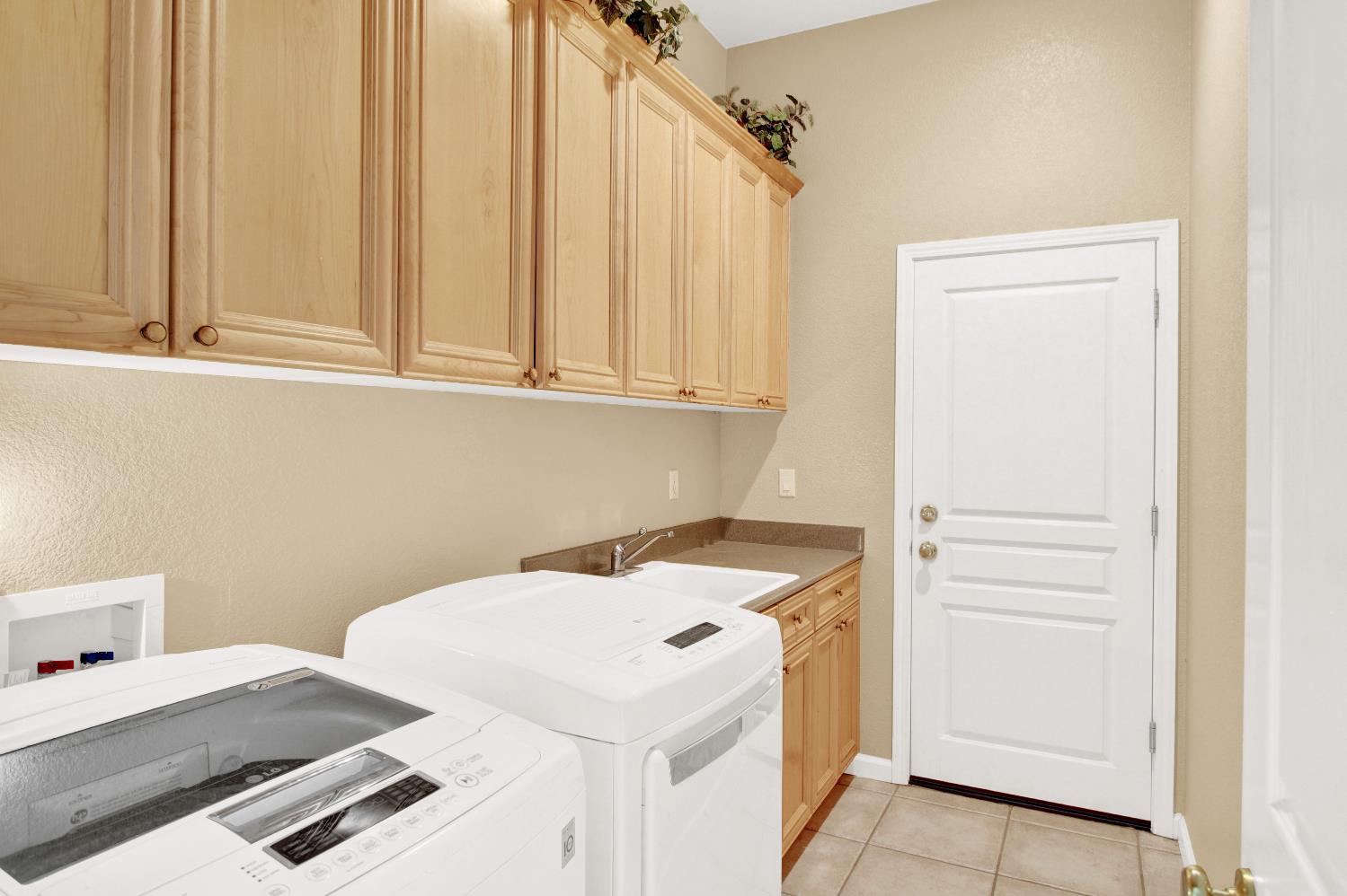 4001 Cortona Dr, Modesto, CA 95356