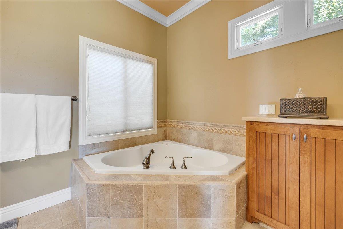 2491 Oak Creek Dr, Copperopolis, CA 95228