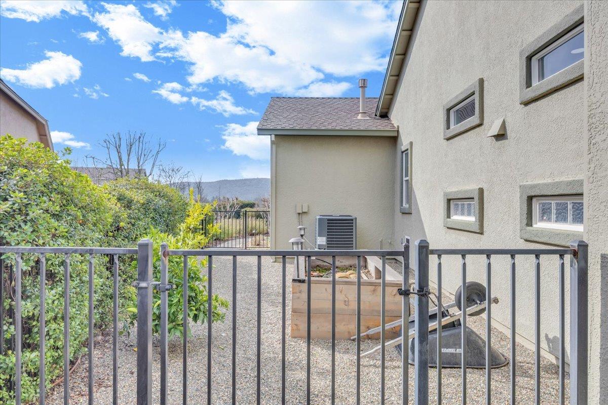 300 Rock Ridge Ln Ln, Copperopolis, CA 95228