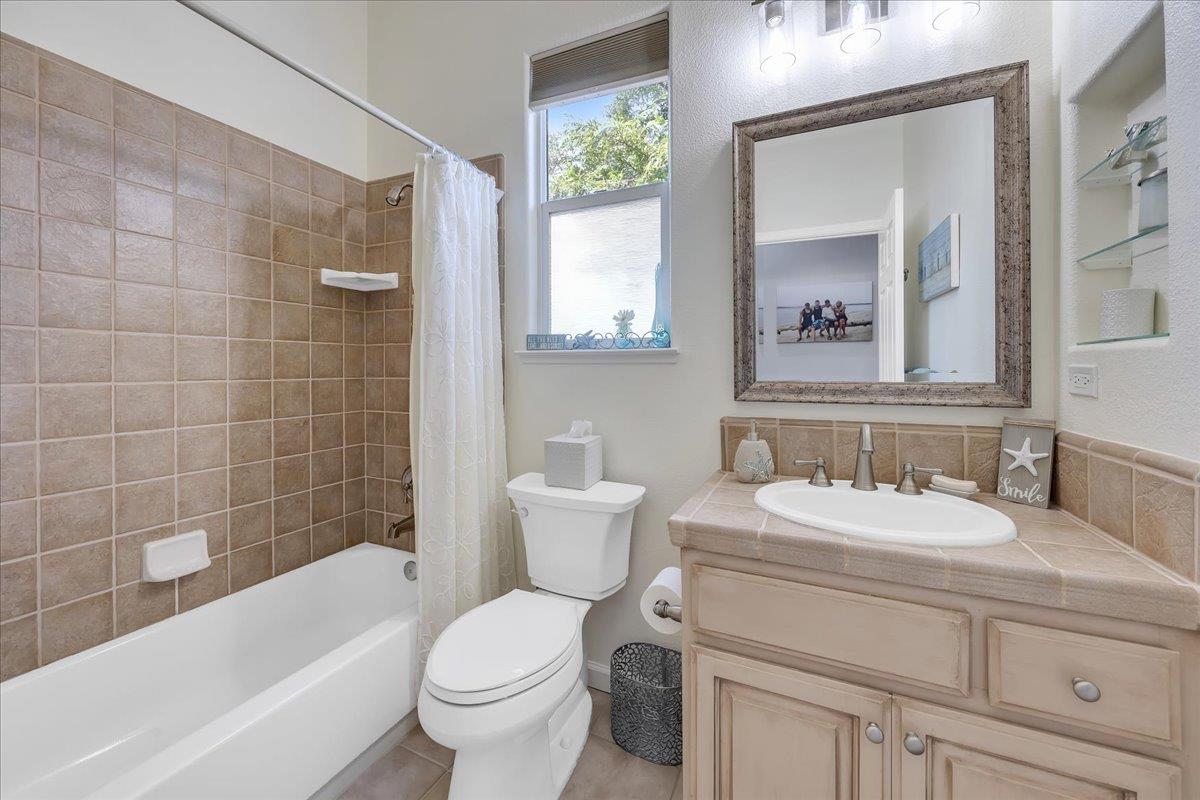 300 Rock Ridge Ln Ln, Copperopolis, CA 95228