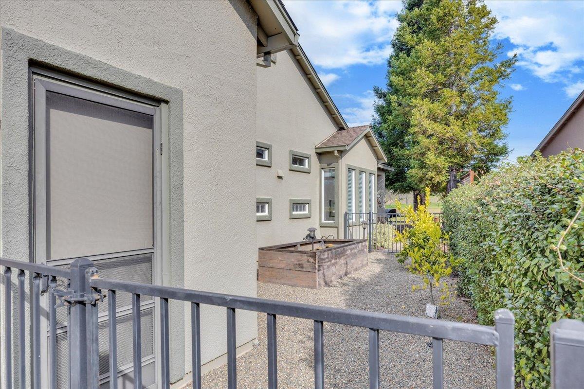 300 Rock Ridge Ln Ln, Copperopolis, CA 95228