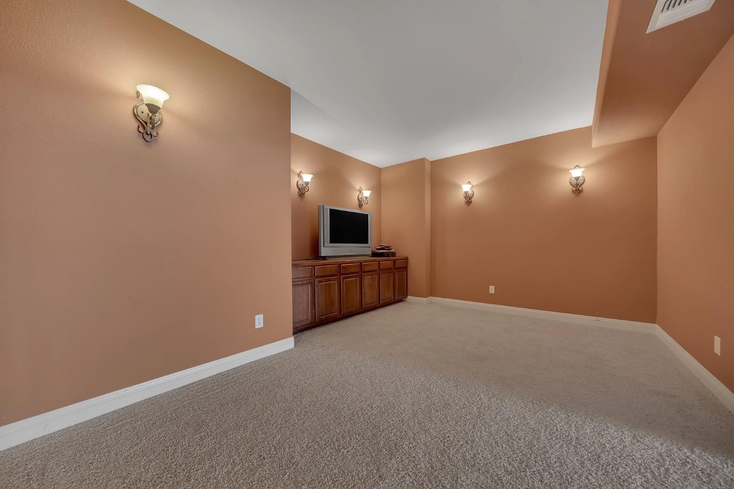 66 Argonaut Dr, Copperopolis, CA 95228