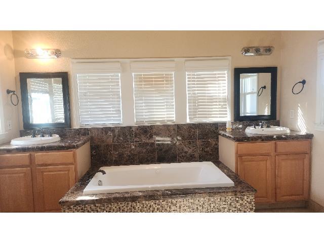 718 E Clinton Ave, Fresno, CA 93704