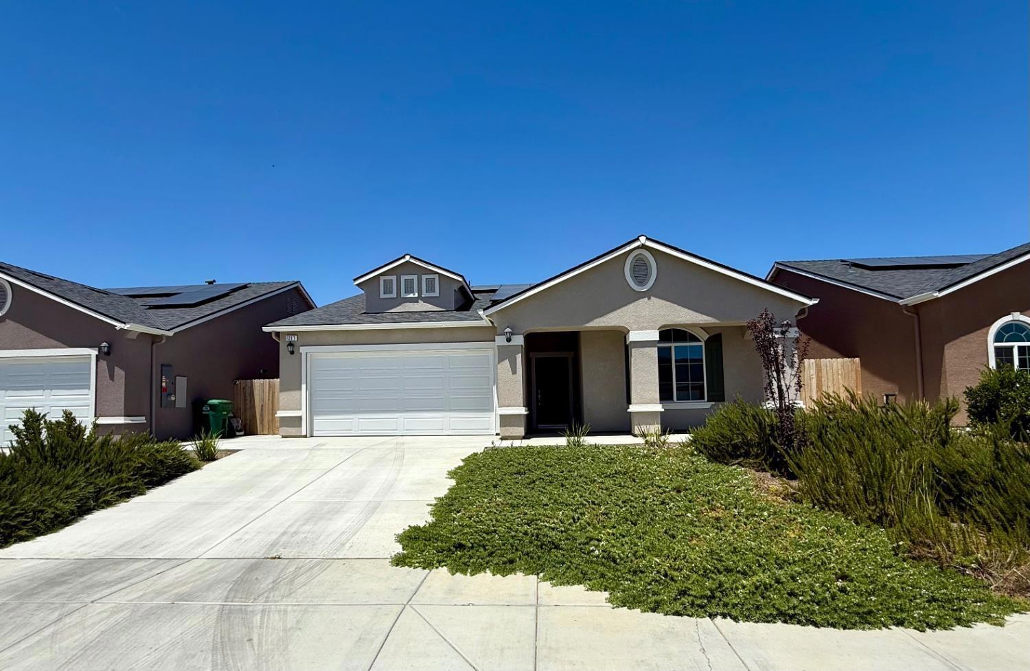 1217 E Orange St, Avenal, CA 93204