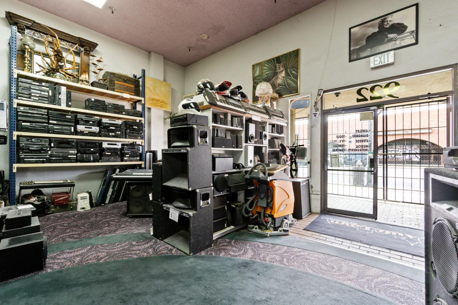 922 Van Ness Ave, Fresno, CA 93721