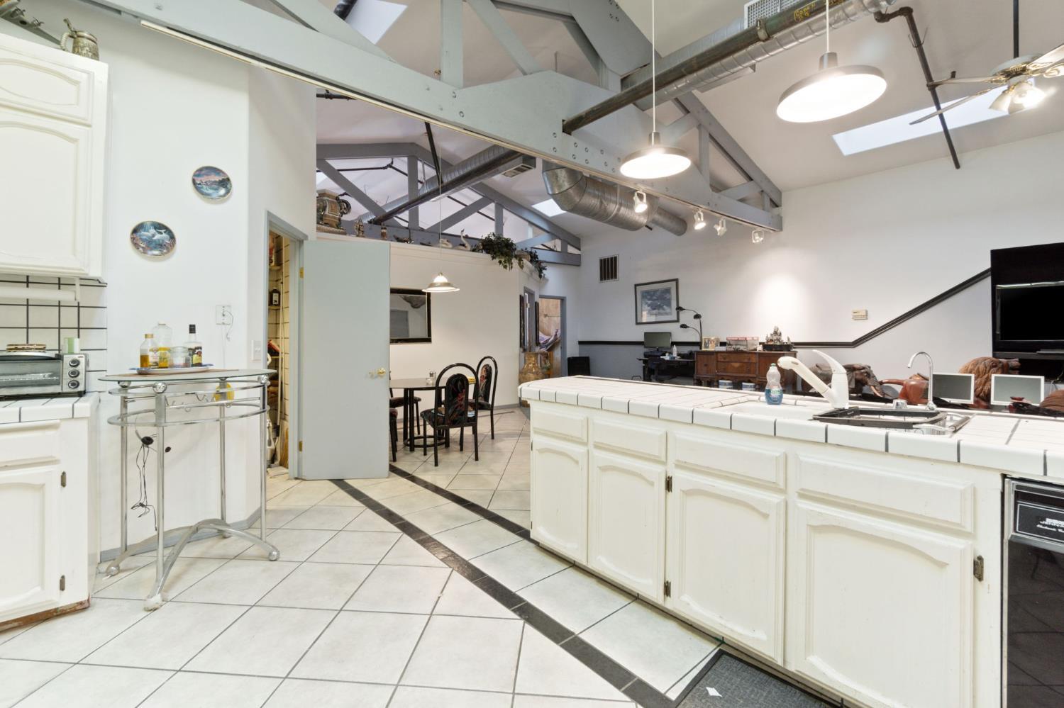 922 Van Ness Ave, Fresno, CA 93721