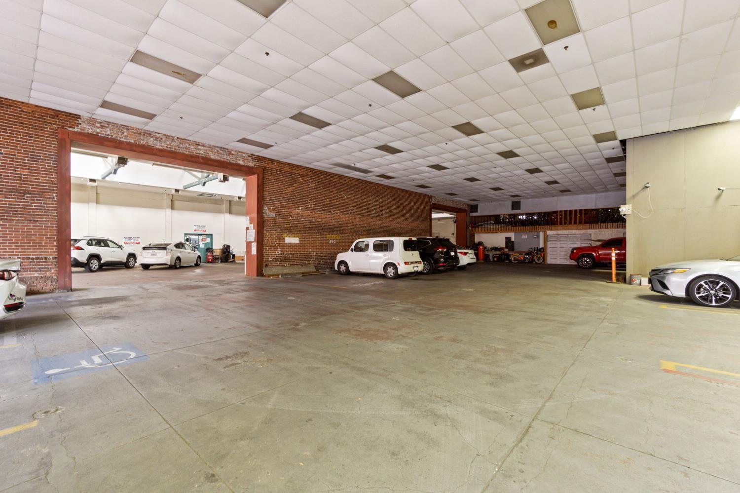 922 Van Ness Ave, Fresno, CA 93721