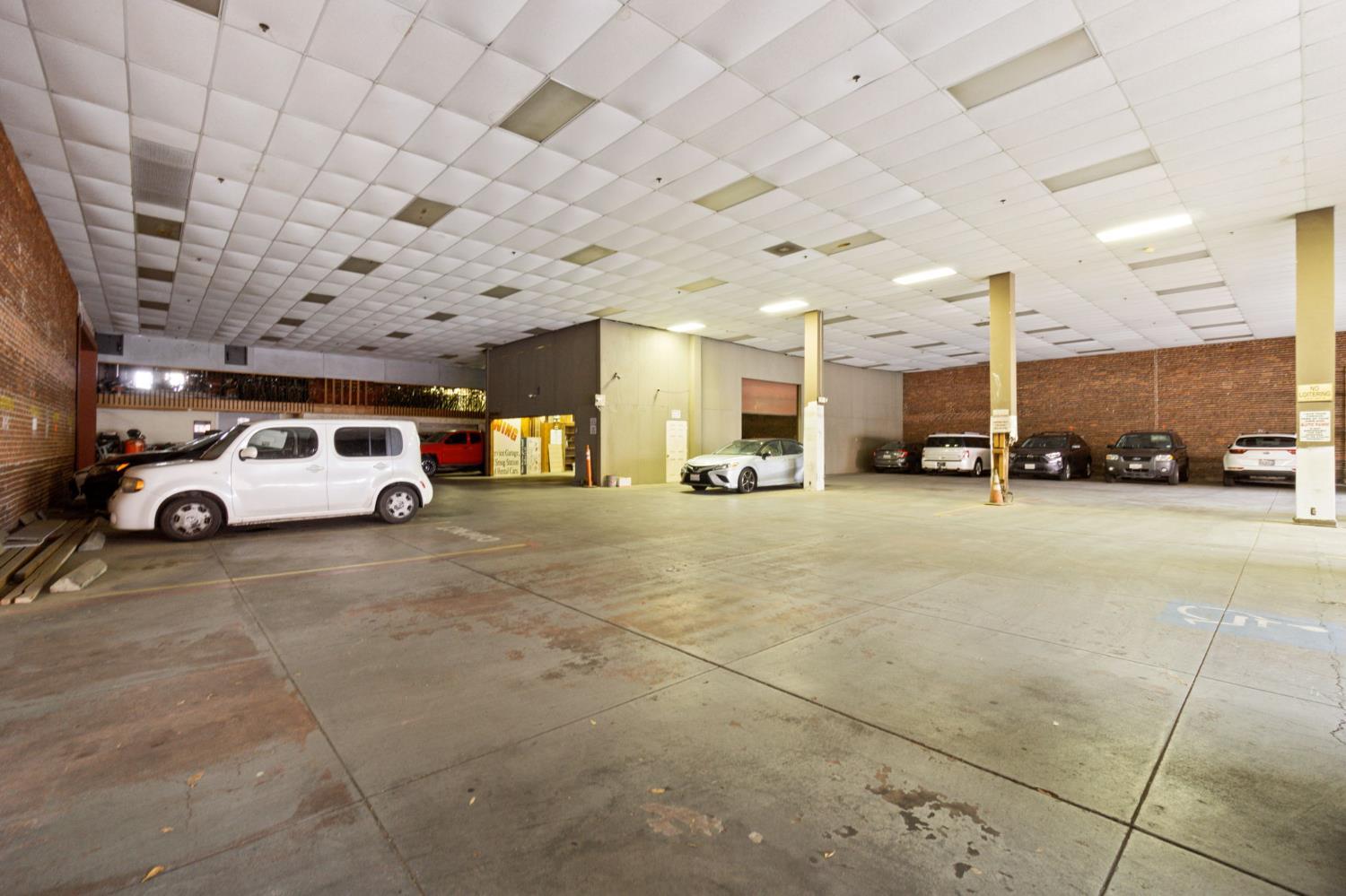 922 Van Ness Ave, Fresno, CA 93721