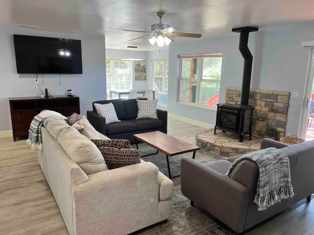 40202 Hillsborough Loop, Oakhurst, CA 93644