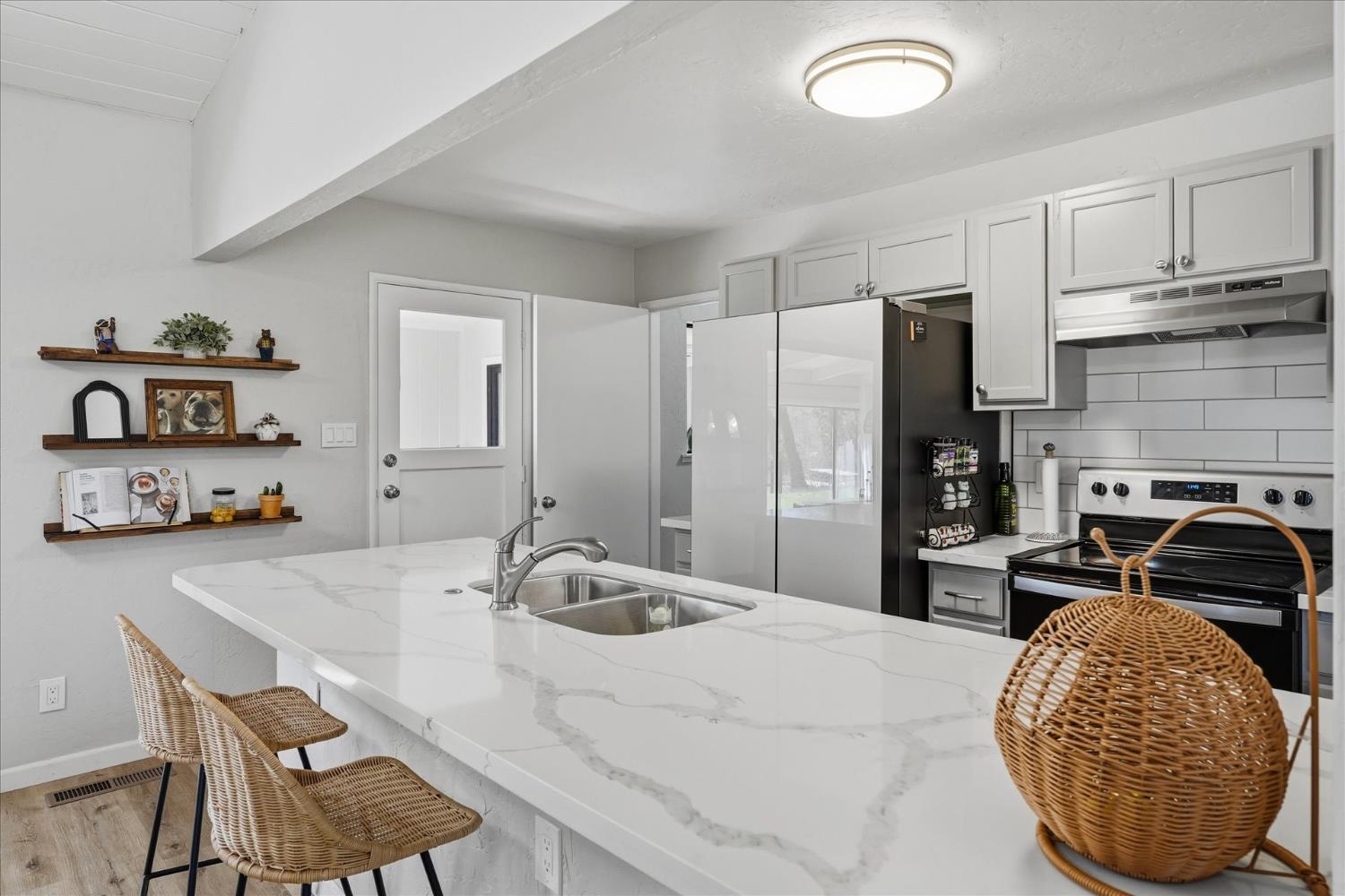 45430 Lauri Ln, Oakhurst, CA 93644