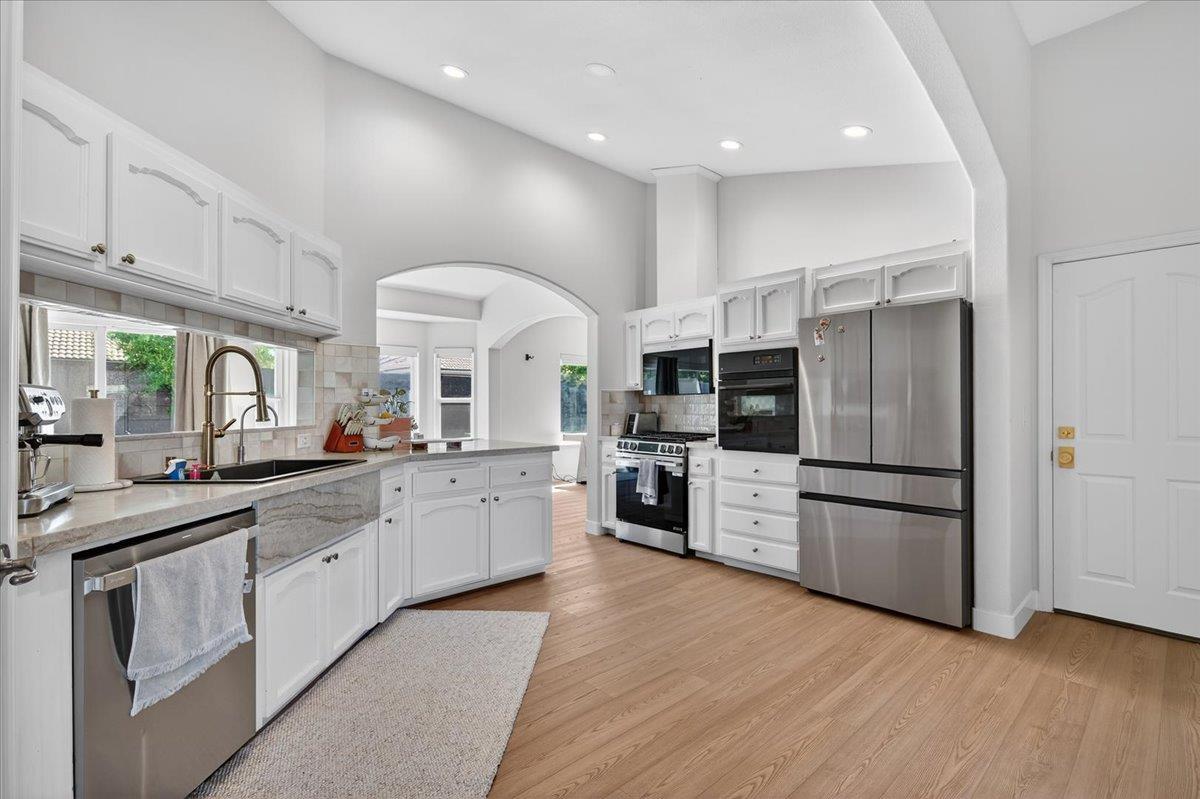 1555 Taylor Ln, Madera, CA 93637