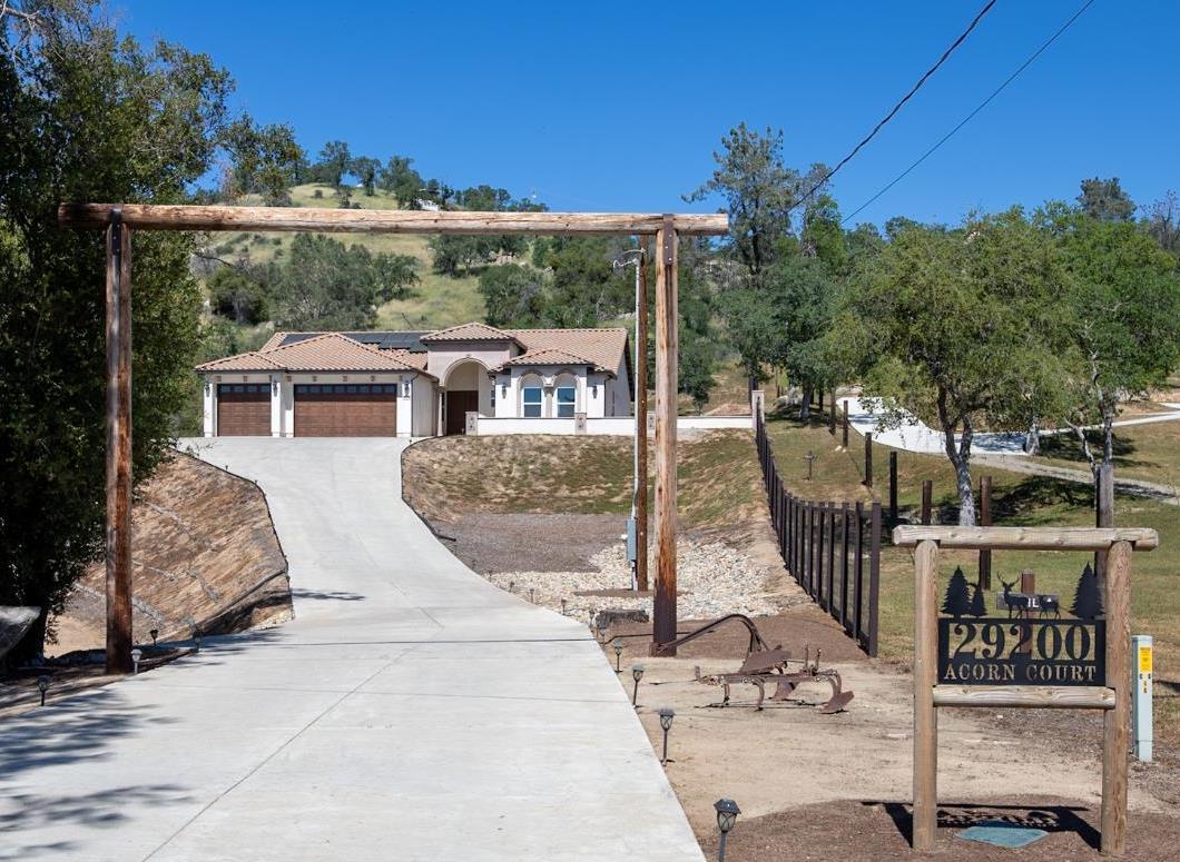 29200 Acorn Ct, Coarsegold, CA 93614