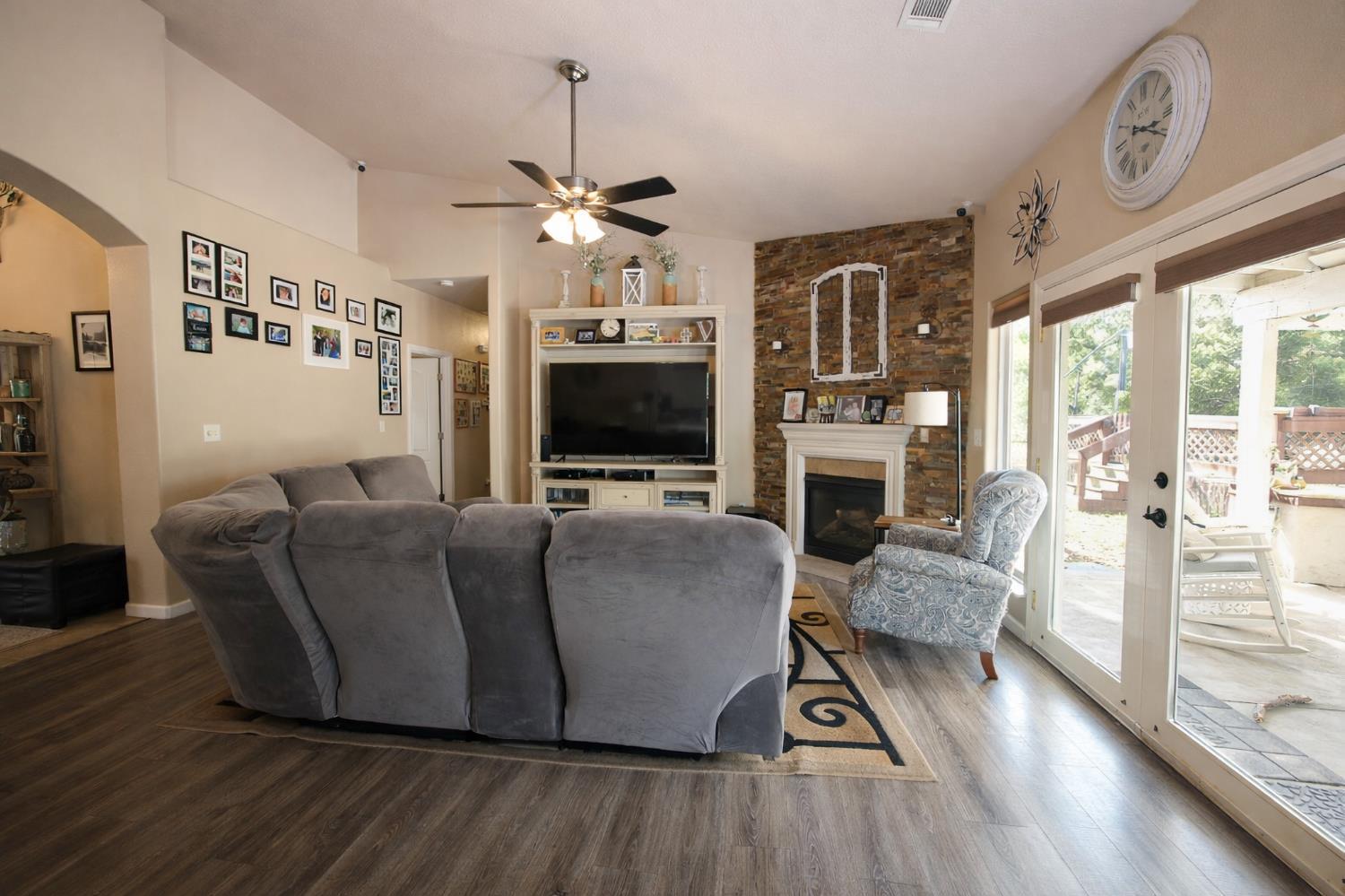 41121 Long Hollow Dr, Coarsegold, CA 93614