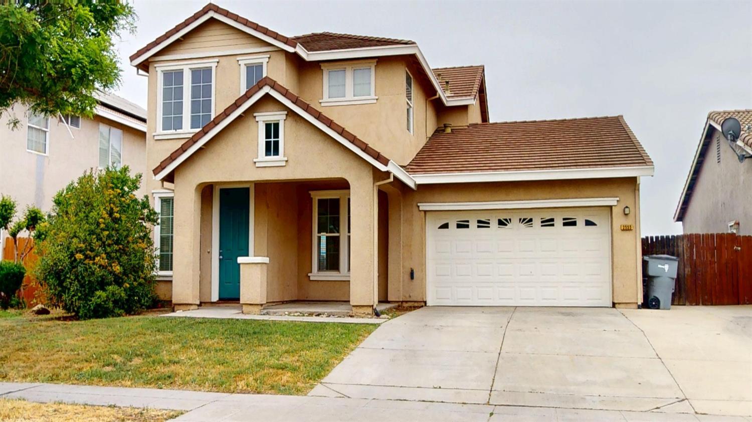 2555 S Lind Ave, Fresno, CA 93725