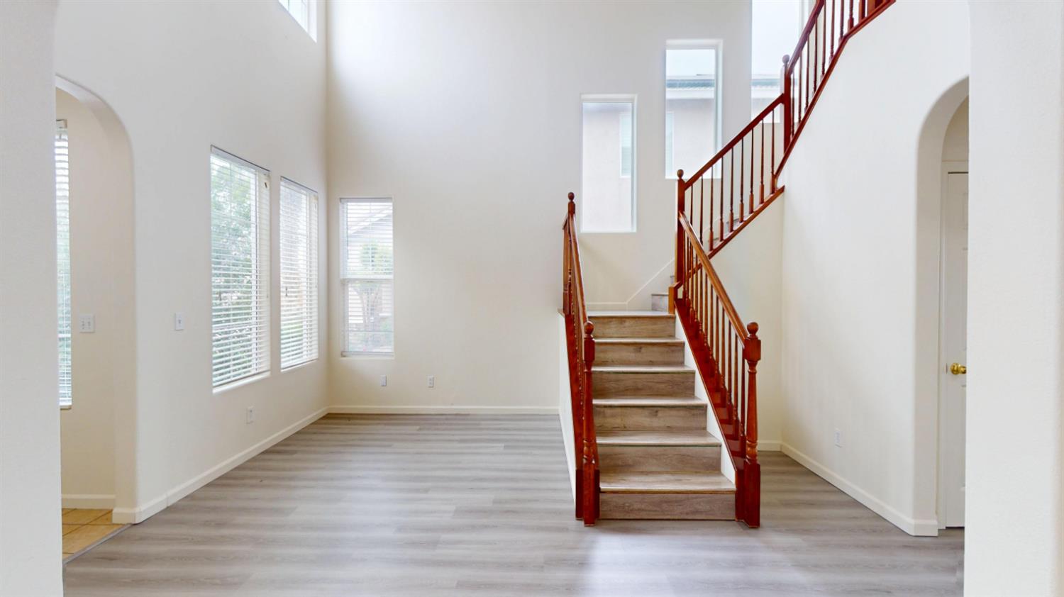 2555 S Lind Ave, Fresno, CA 93725