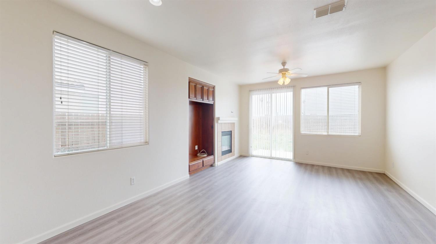 2555 S Lind Ave, Fresno, CA 93725