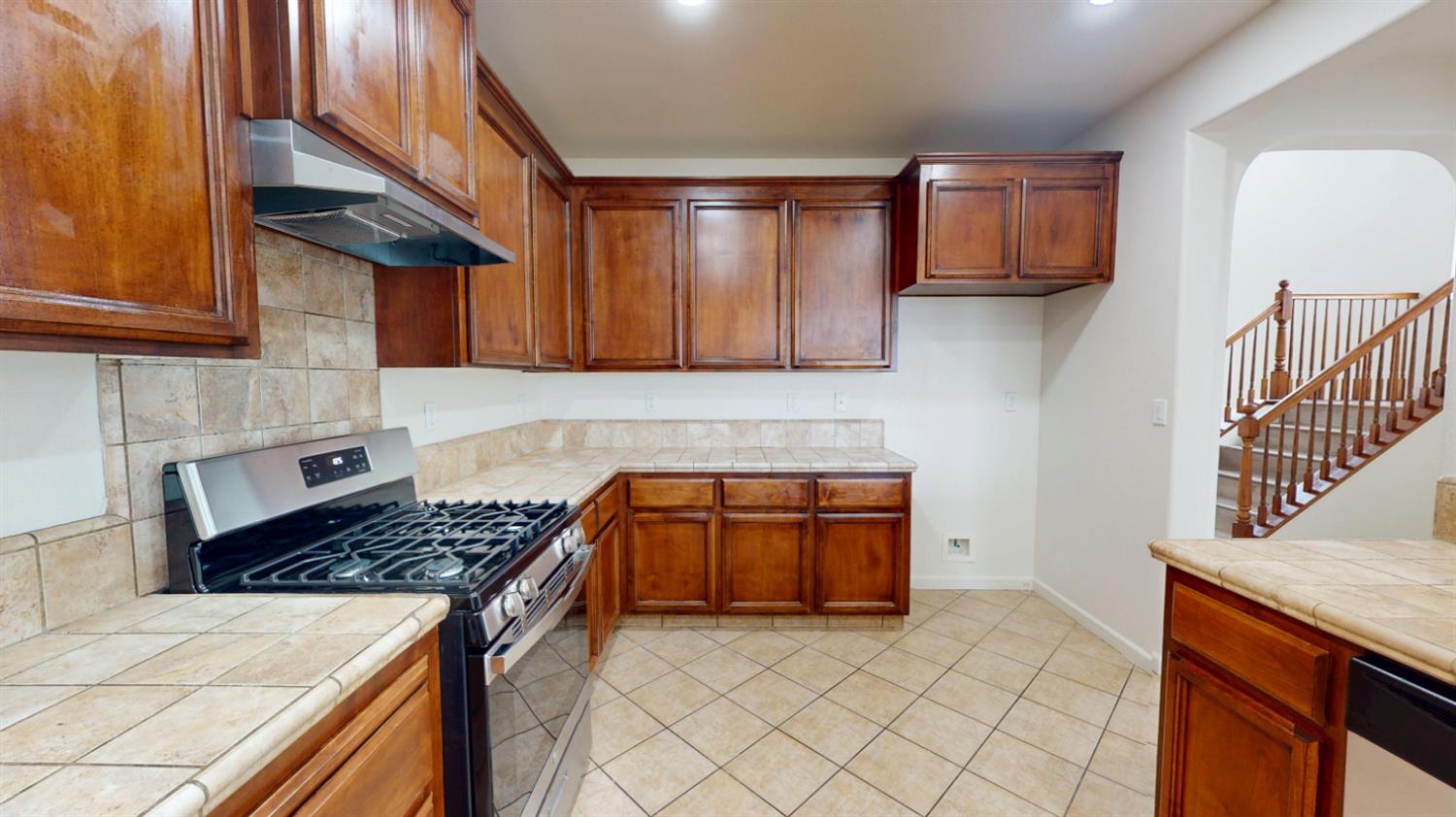 2555 S Lind Ave, Fresno, CA 93725