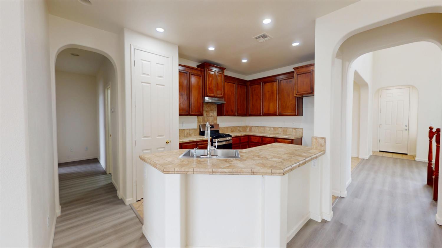 2555 S Lind Ave, Fresno, CA 93725