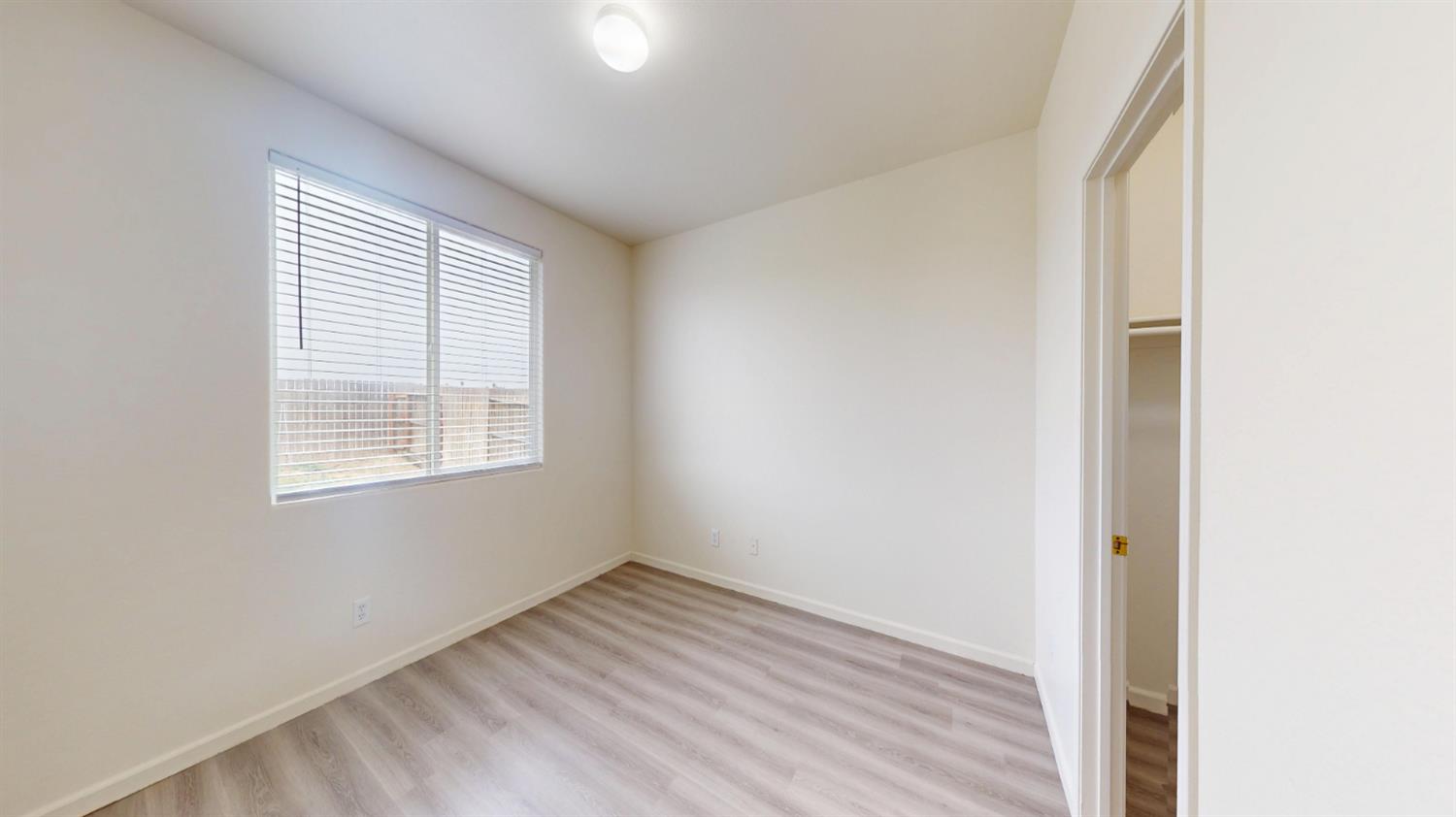 2555 S Lind Ave, Fresno, CA 93725