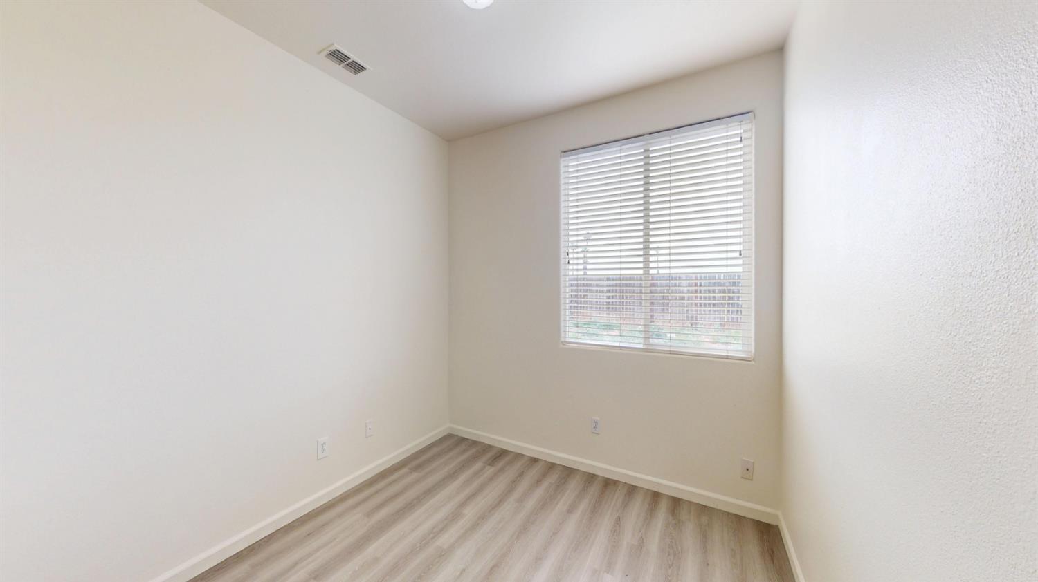 2555 S Lind Ave, Fresno, CA 93725