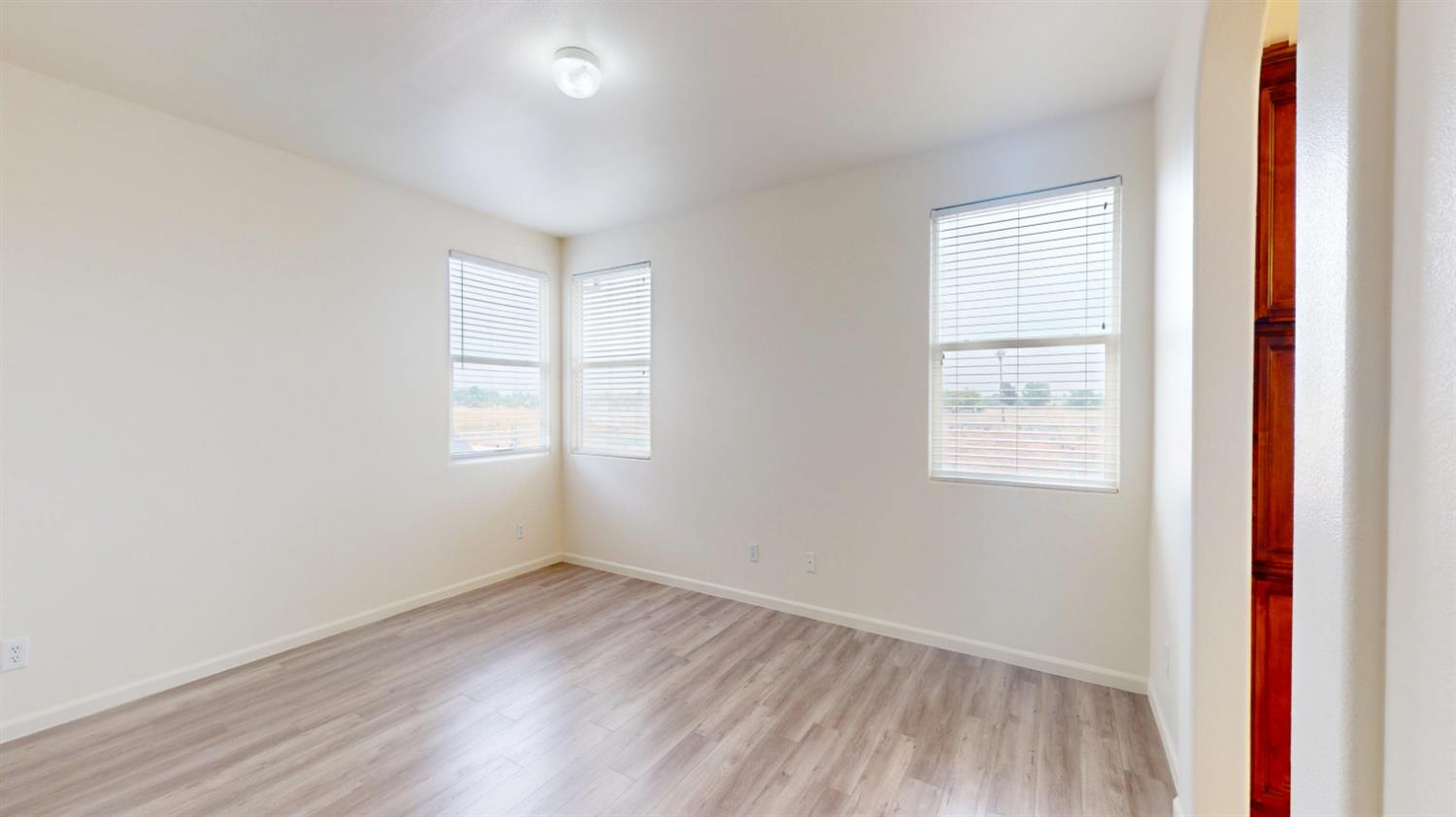 2555 S Lind Ave, Fresno, CA 93725