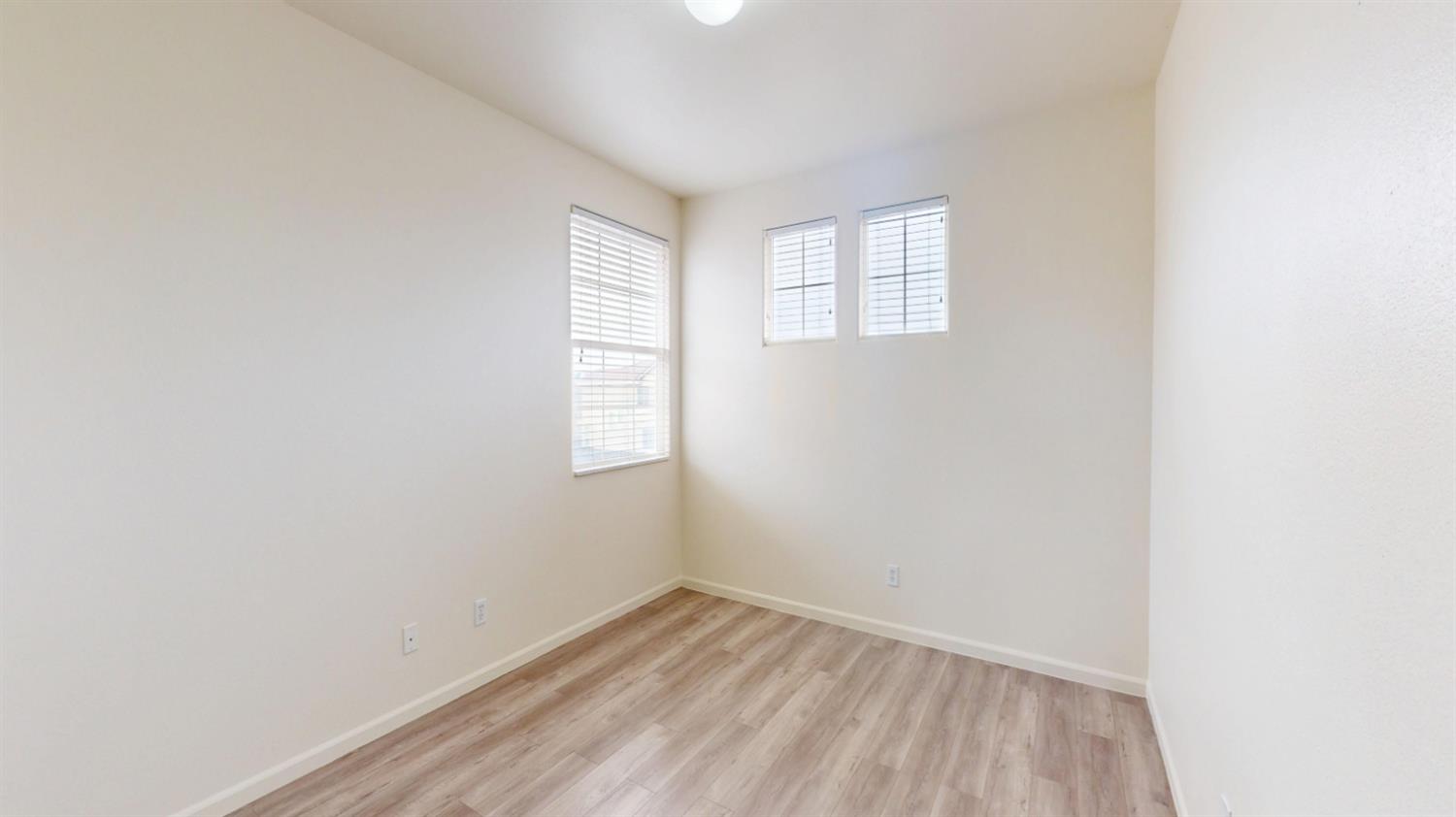 2555 S Lind Ave, Fresno, CA 93725