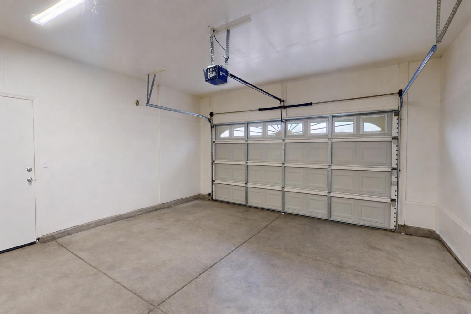 2555 S Lind Ave, Fresno, CA 93725