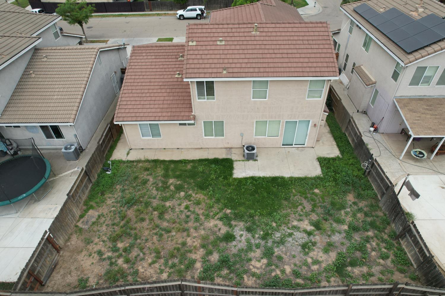 2555 S Lind Ave, Fresno, CA 93725