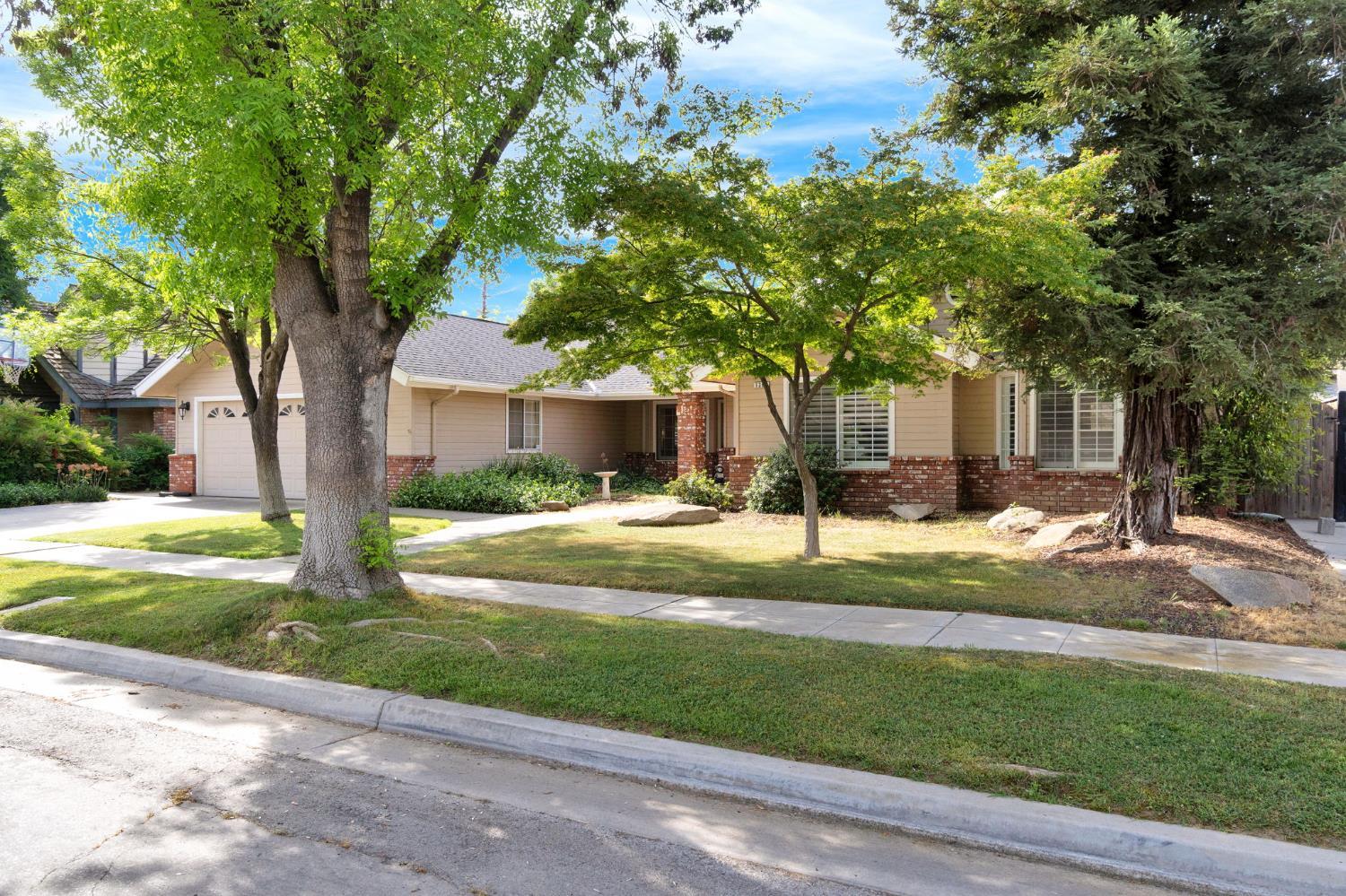 1367 E Decatur Ave, Fresno, CA 93720