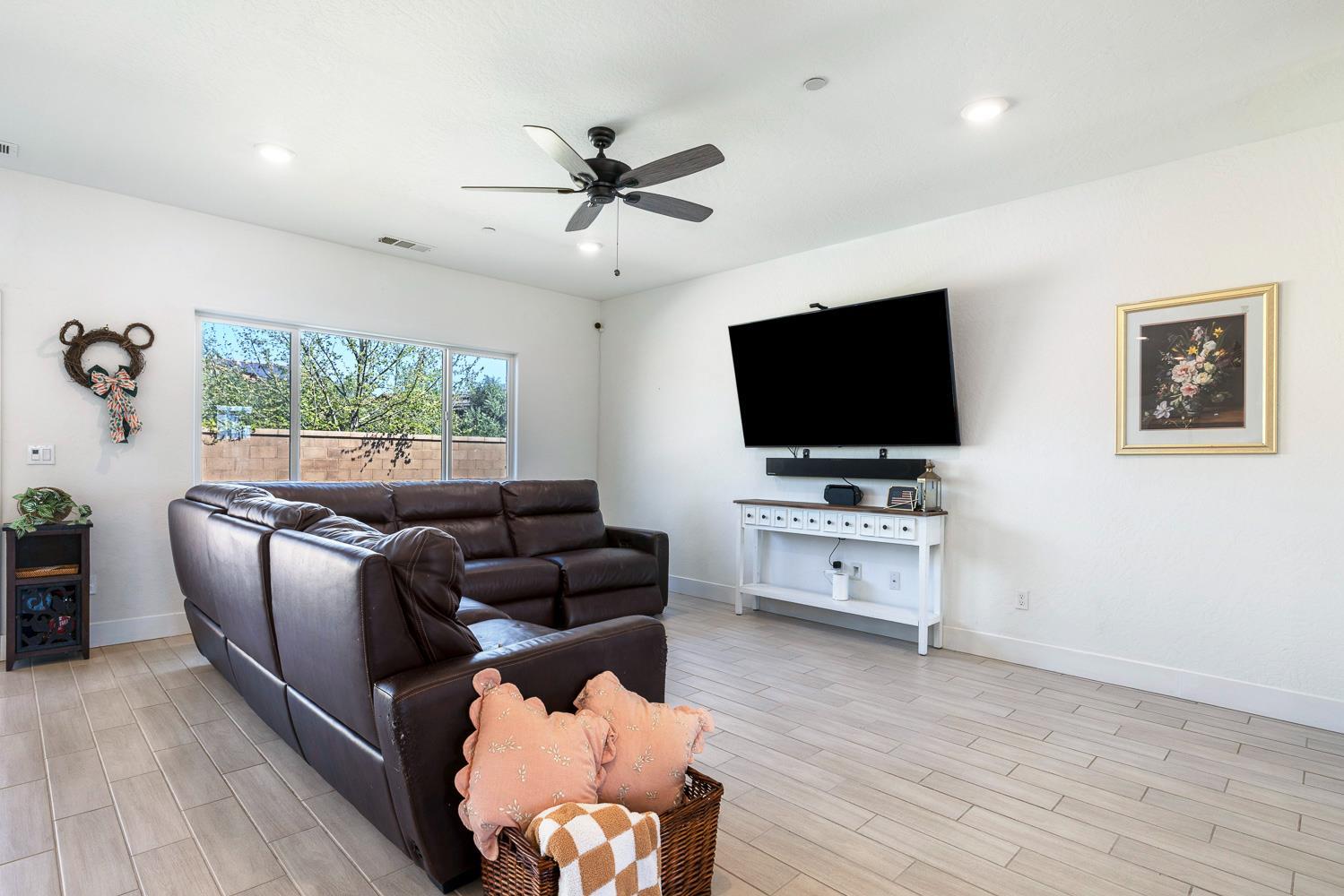 246 Huntington Ave, Madera, CA 93636