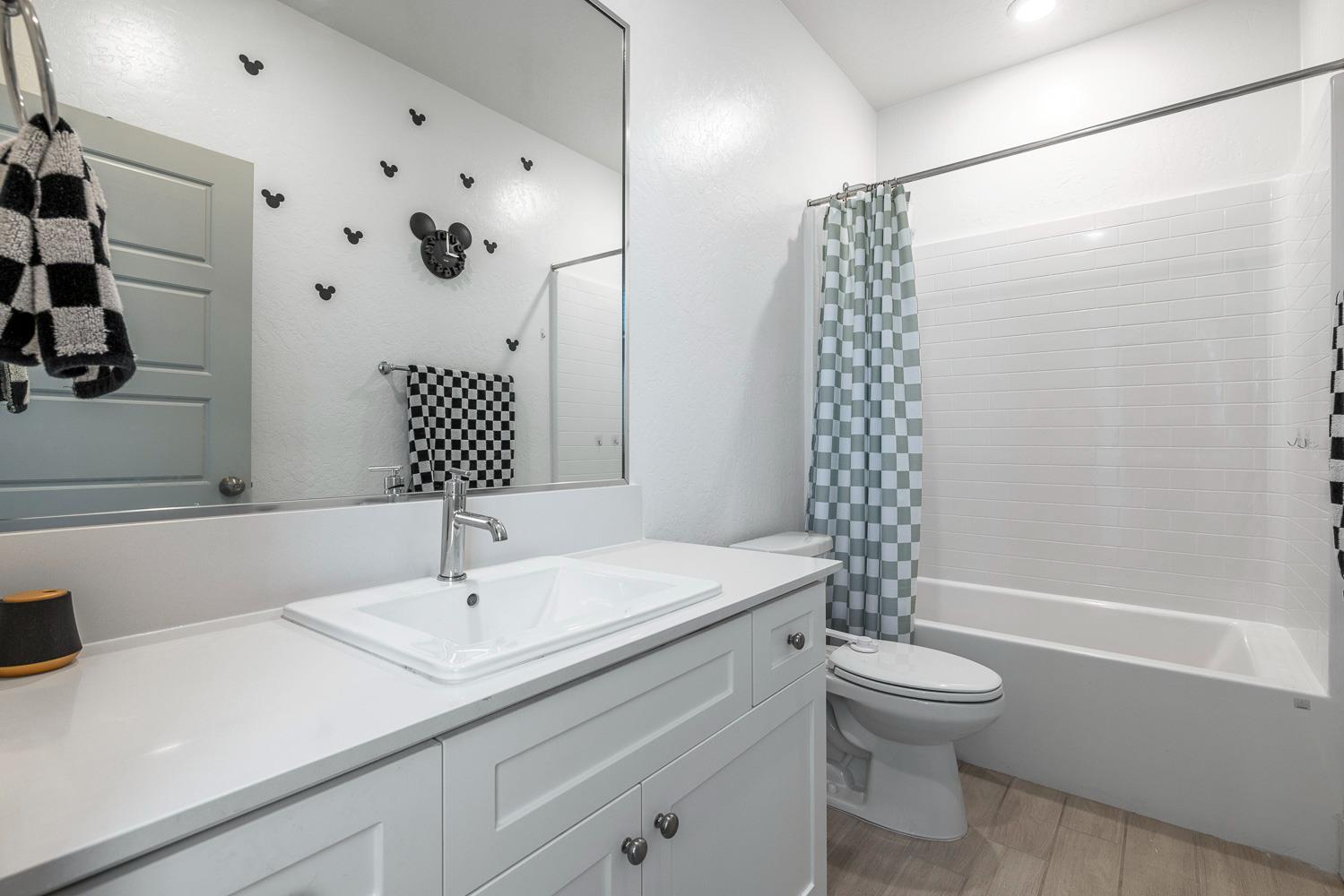 246 Huntington Ave, Madera, CA 93636