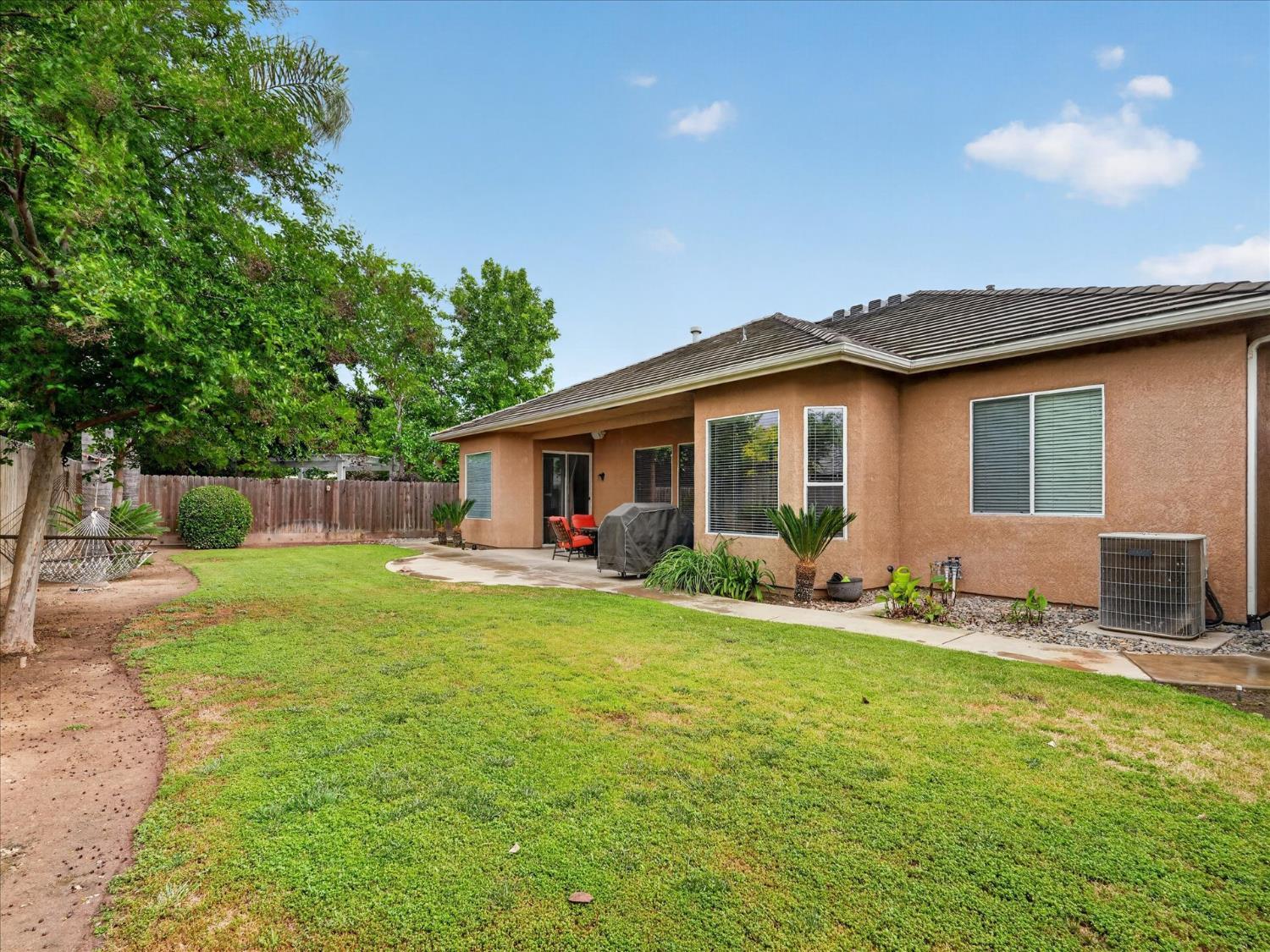 2927 Browning Ave, Clovis, CA 93611