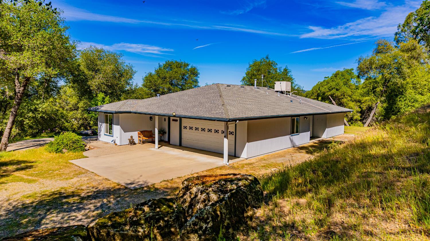 50359 Dovewood Ln, Oakhurst, CA 93644
