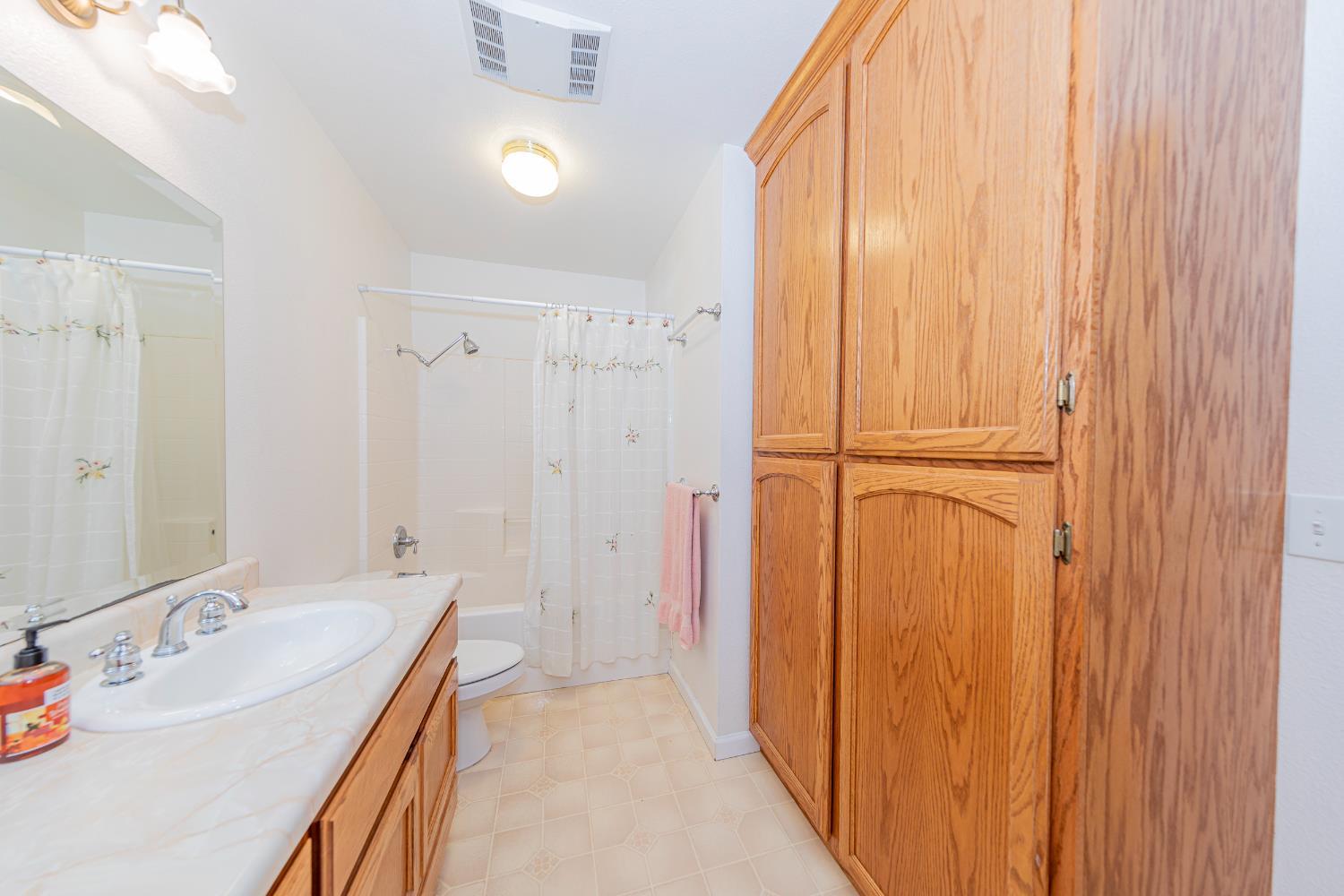 50359 Dovewood Ln, Oakhurst, CA 93644