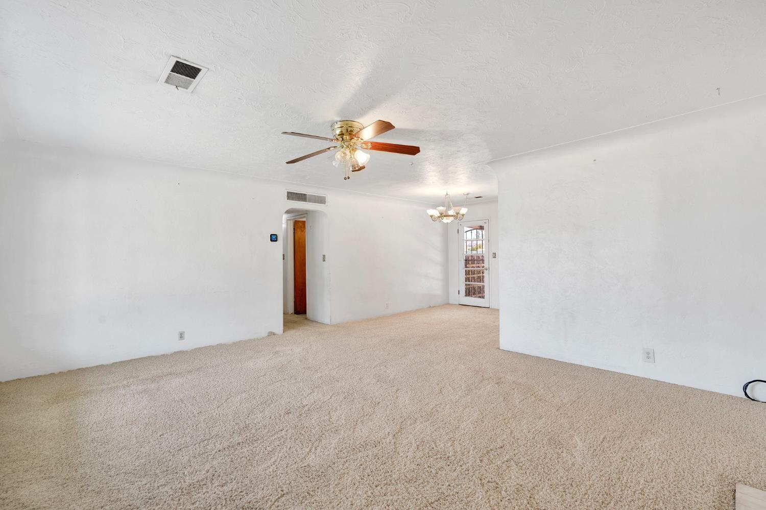 517 Fairview Ave, Madera, CA 93637