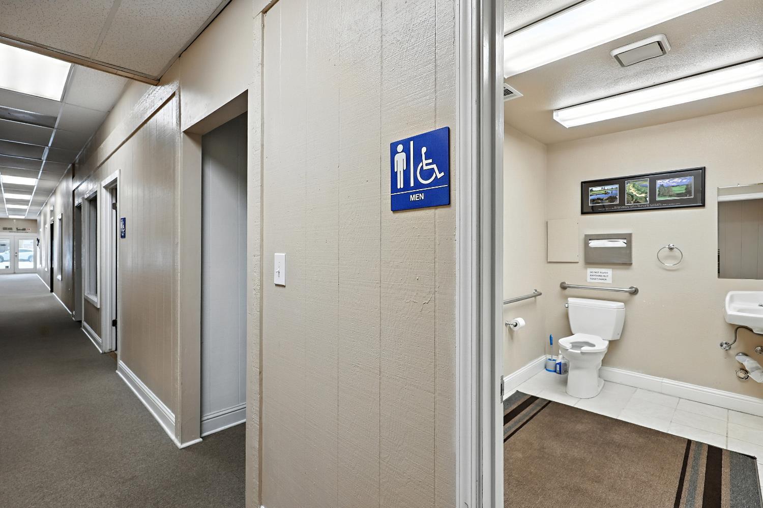 216 Robertson Blvd #B, Chowchilla, CA 93610
