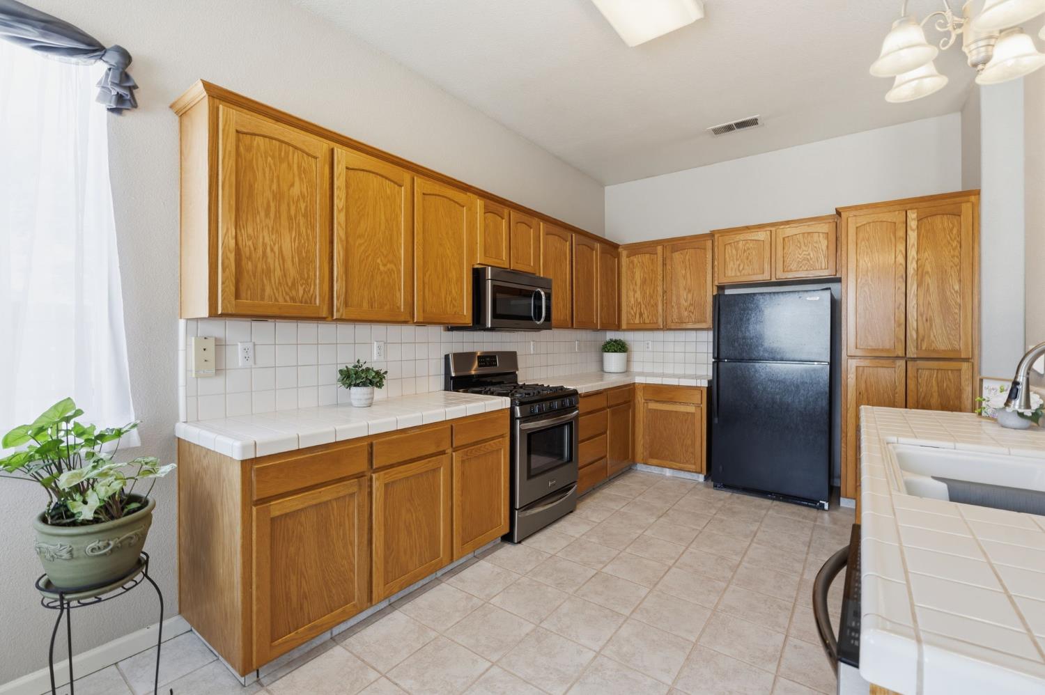 1757 Homestead Way, Lemoore, CA 93245