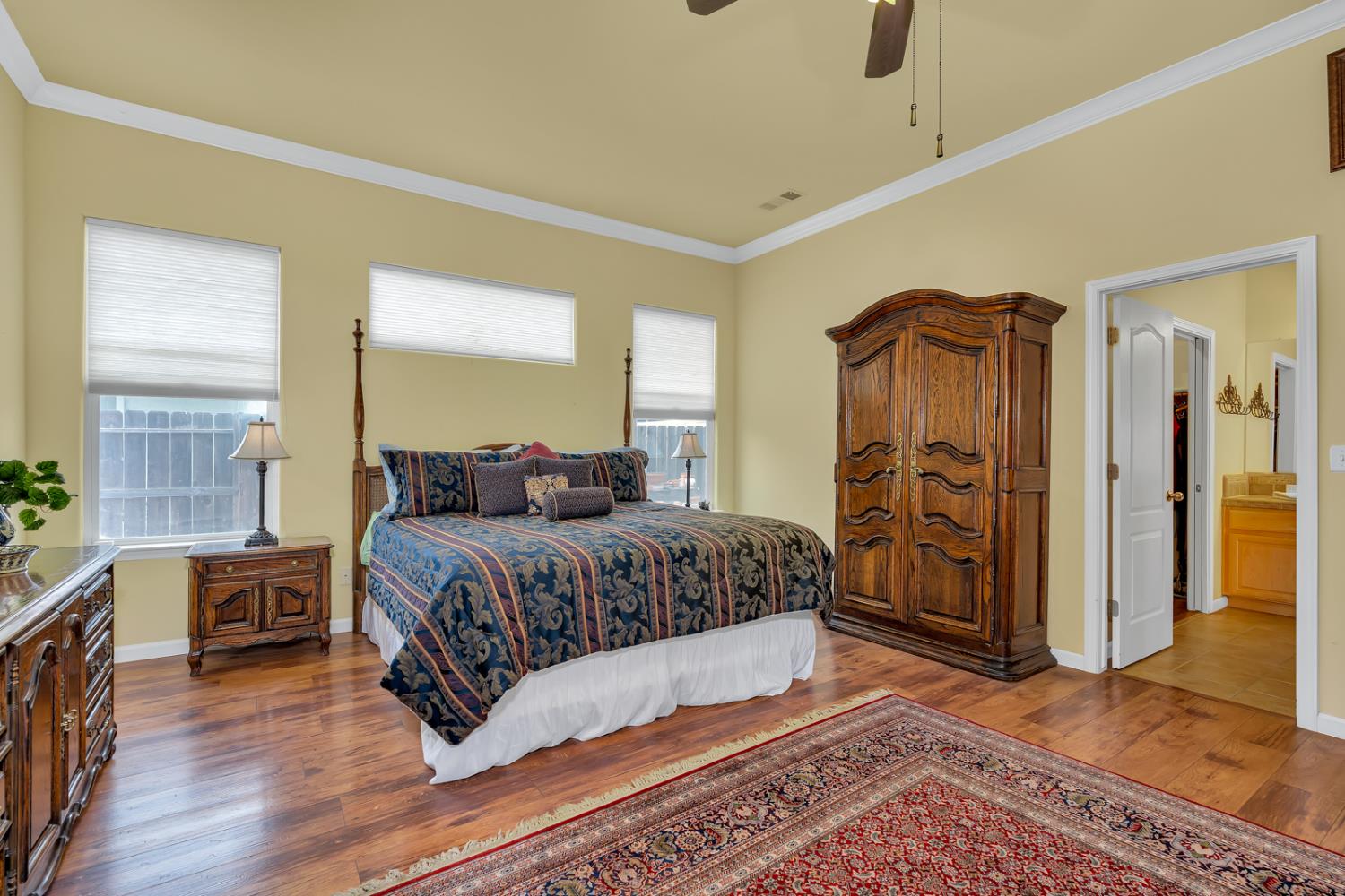 17028 Granite Falls Way, Madera, CA 93610