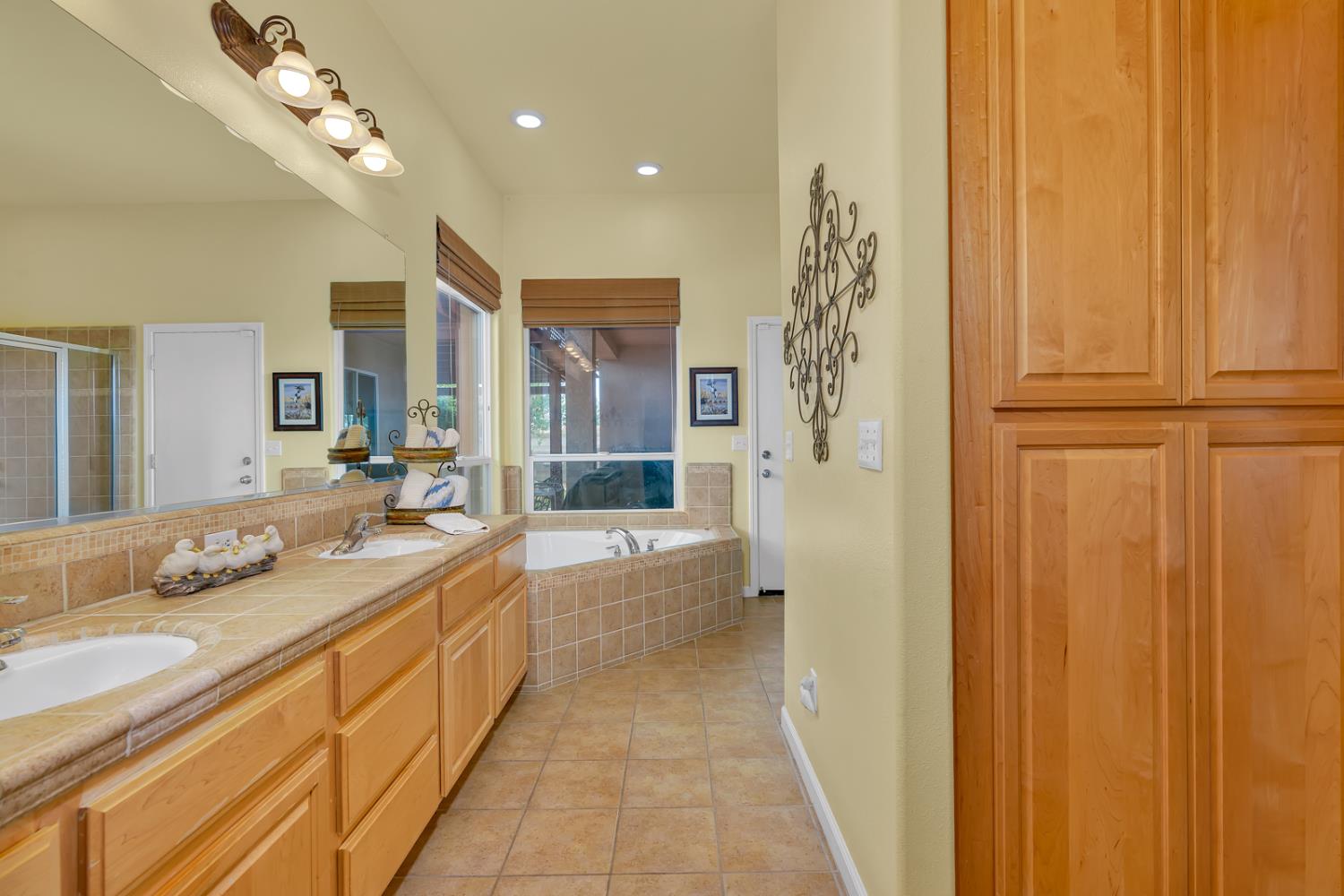 17028 Granite Falls Way, Madera, CA 93610