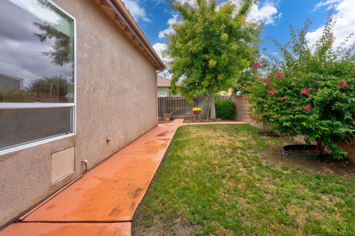 17028 Granite Falls Way, Madera, CA 93610