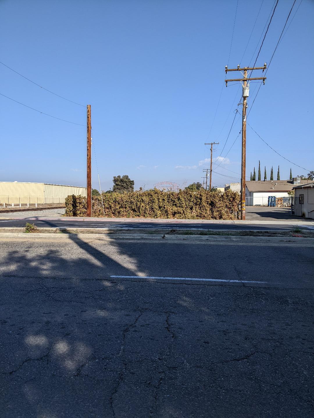 896 Farmersville Rd, Farmersville, CA 93223