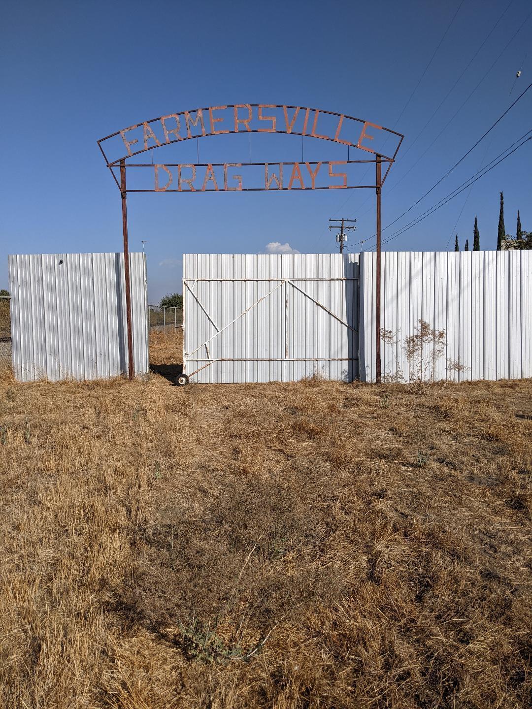 896 Farmersville Rd, Farmersville, CA 93223