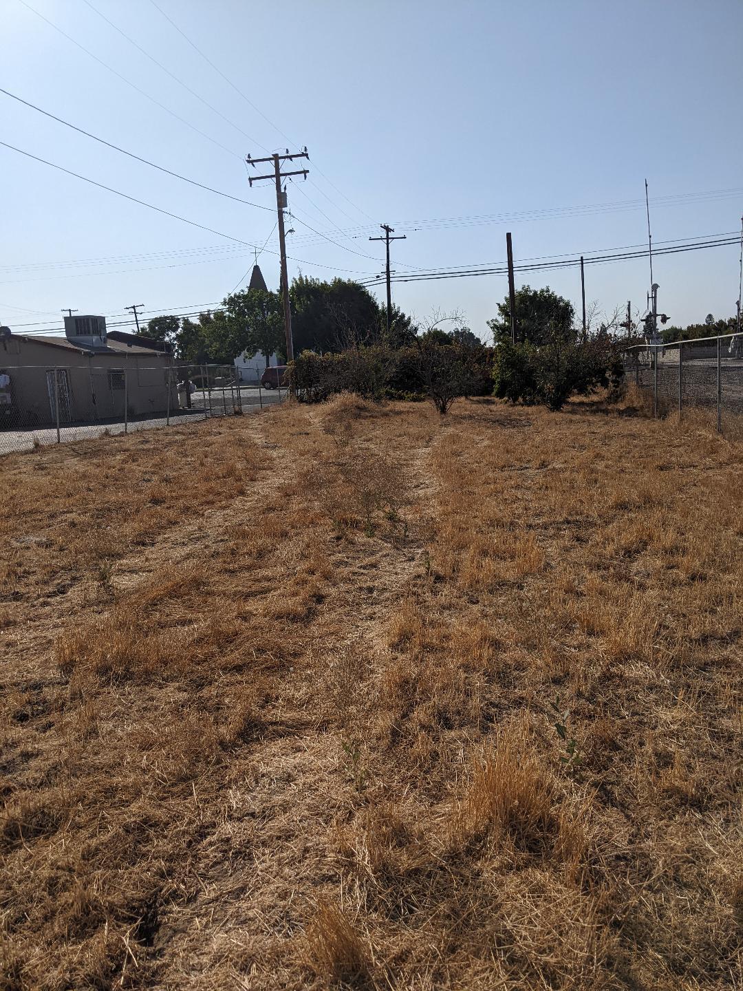 896 Farmersville Rd, Farmersville, CA 93223