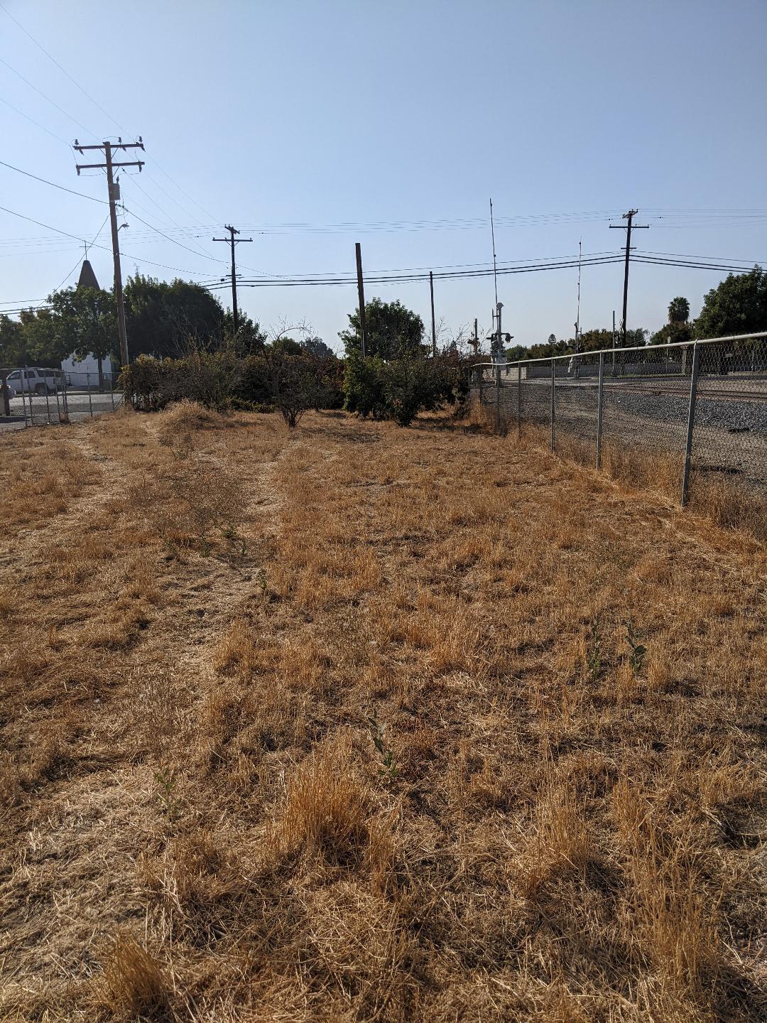 896 Farmersville Rd, Farmersville, CA 93223